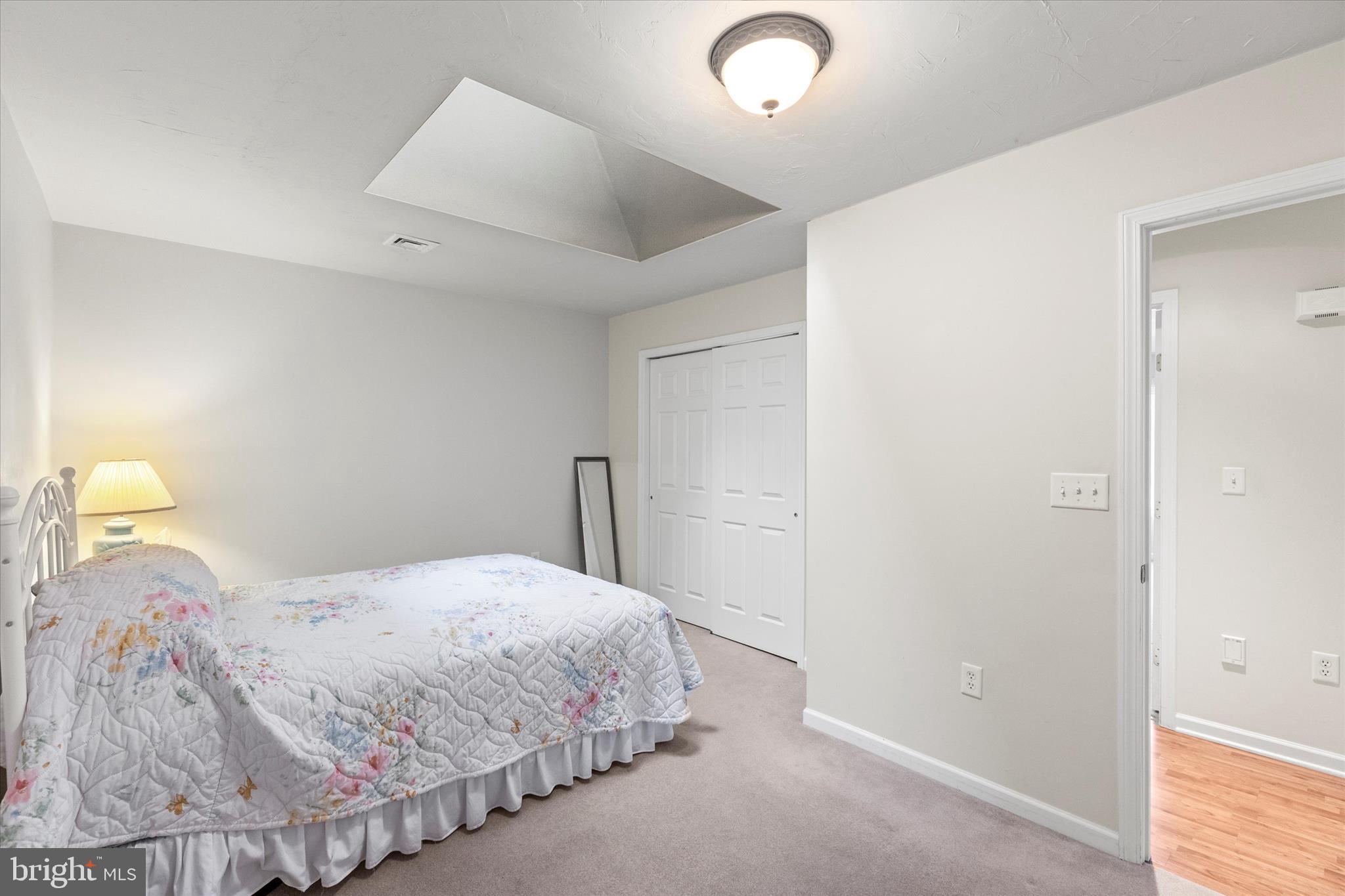 LAUREL MANOR - Residential