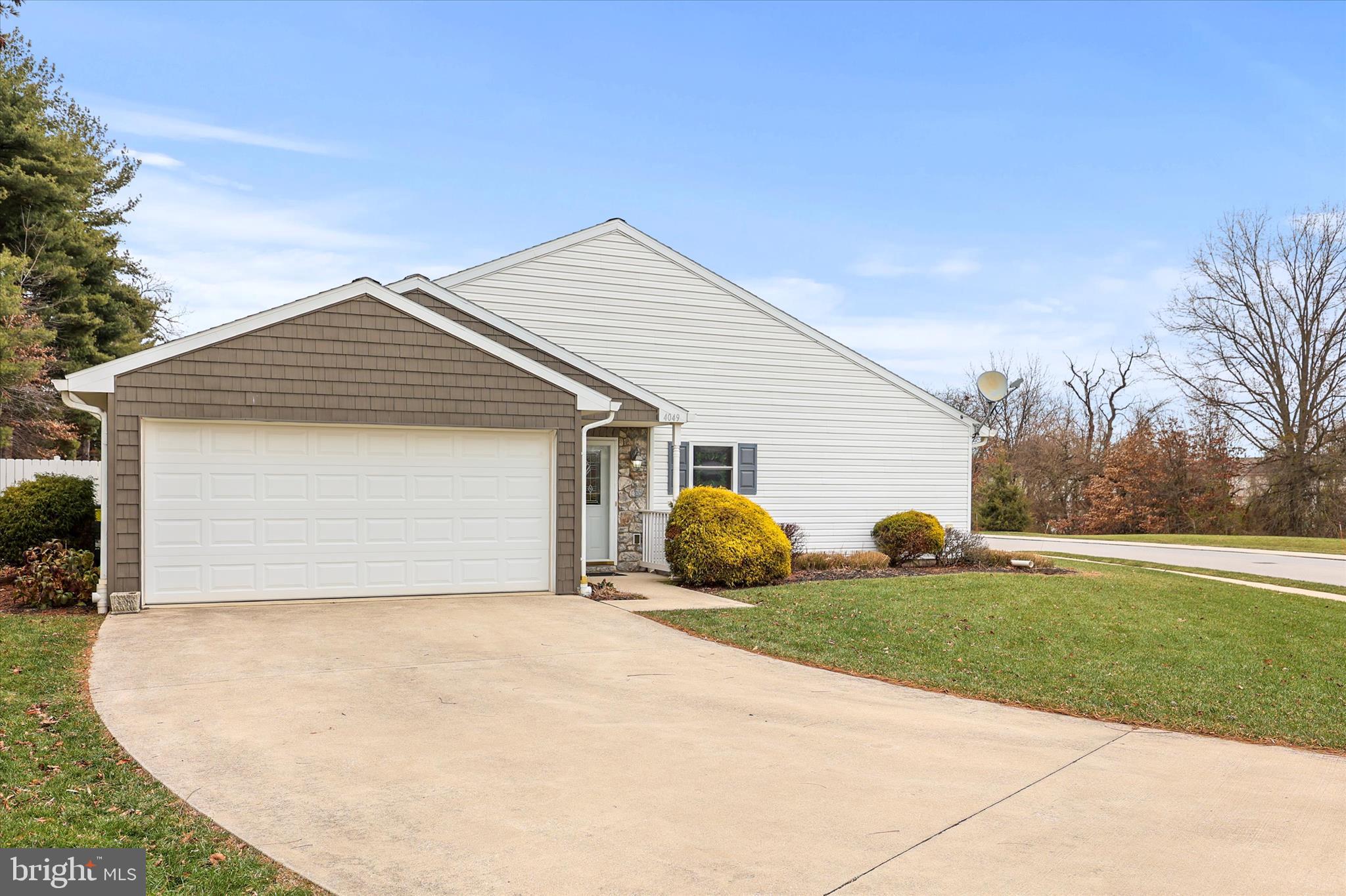 LAUREL MANOR - Residential