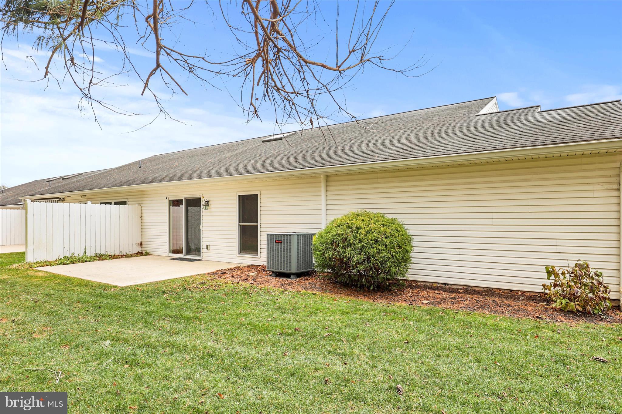 LAUREL MANOR - Residential