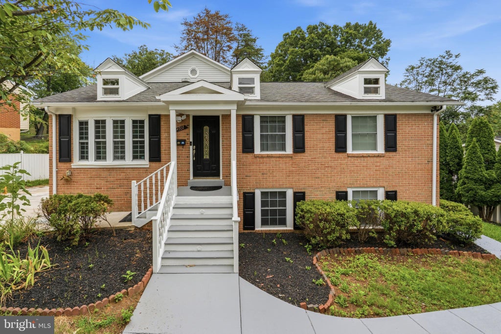 Photo of 14707 Dunbar Lane, WOODBRIDGE, VA 22193 (MLS # VAPW2125794)