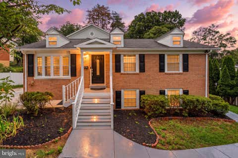 Photo of 14707 Dunbar Lane, WOODBRIDGE, VA 22193 (MLS # VAPW2125794)