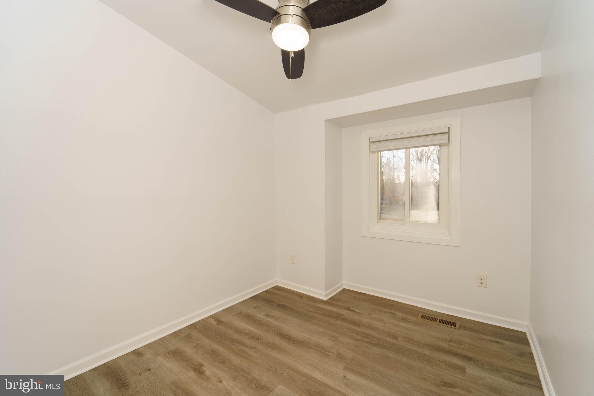 VILLAGE OF OAKLAND MILLS - Residential Lease