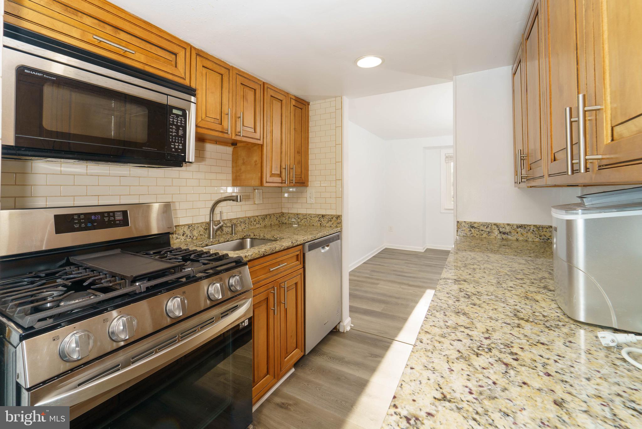 VILLAGE OF OAKLAND MILLS - Residential Lease