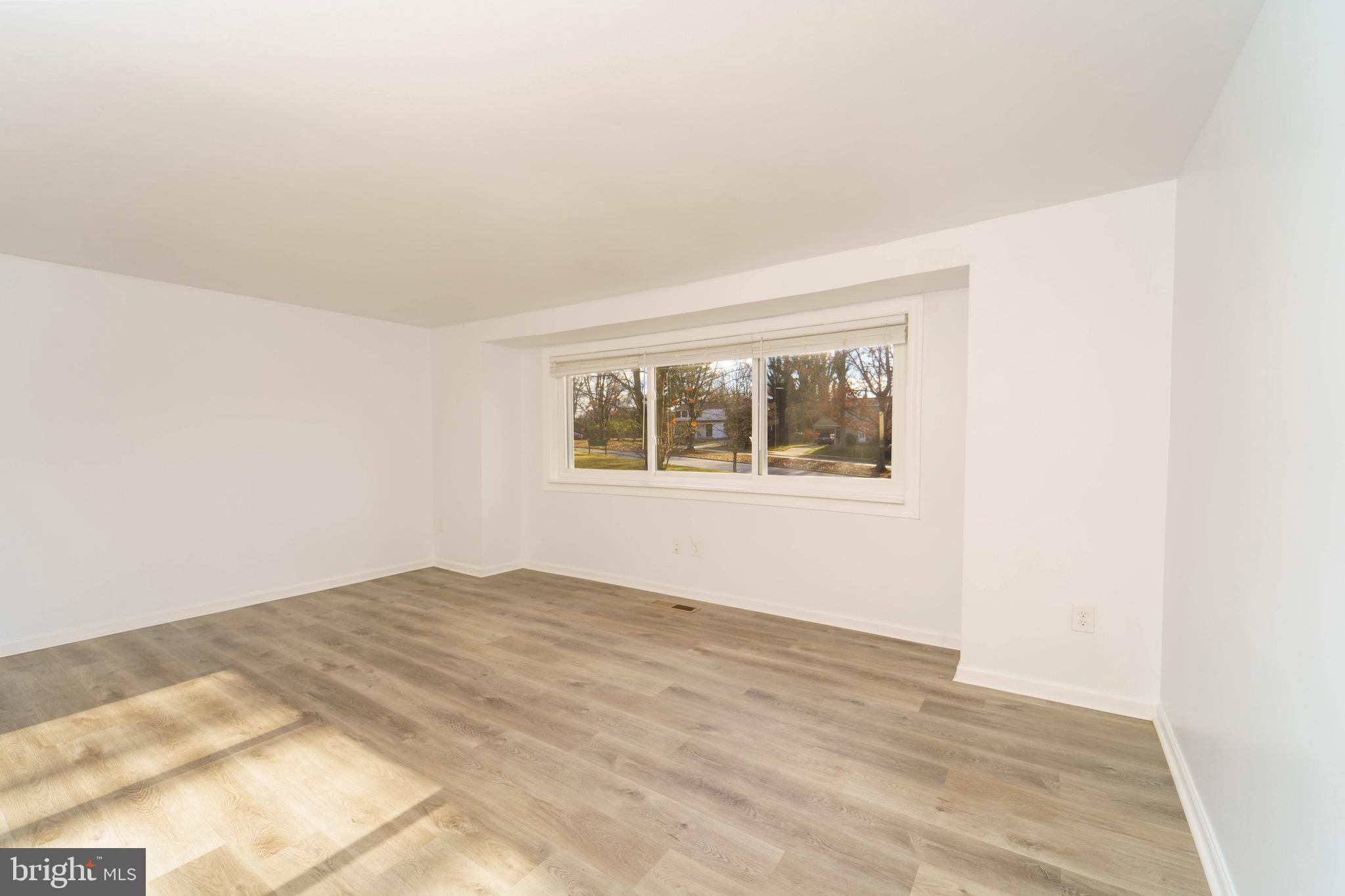 VILLAGE OF OAKLAND MILLS - Residential Lease