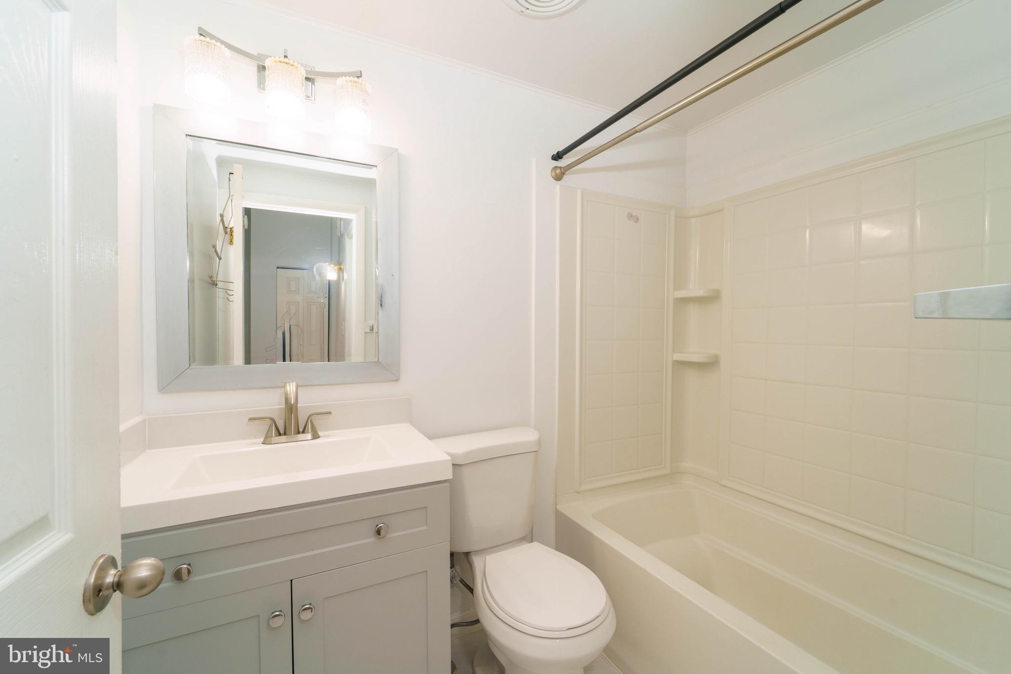 VILLAGE OF OAKLAND MILLS - Residential Lease