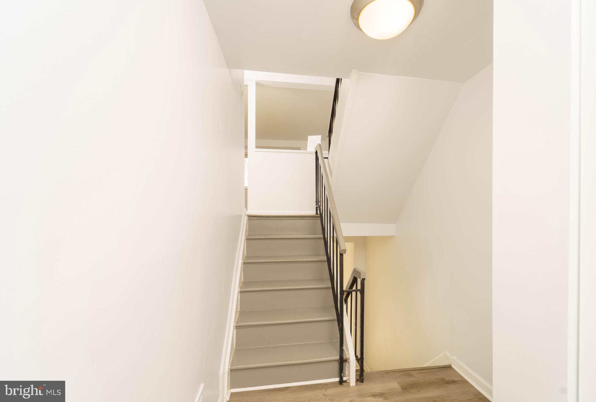 VILLAGE OF OAKLAND MILLS - Residential Lease