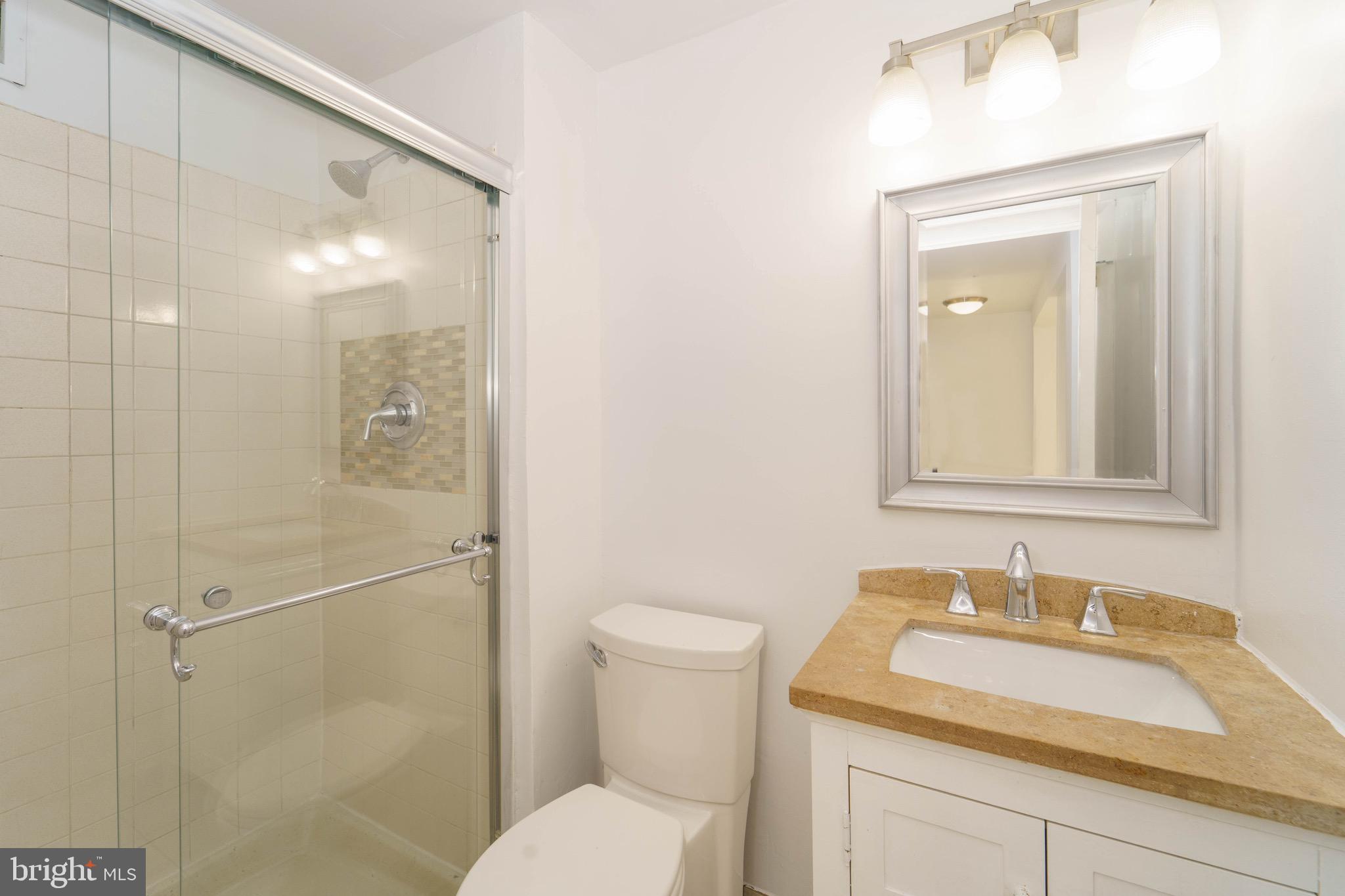 VILLAGE OF OAKLAND MILLS - Residential Lease