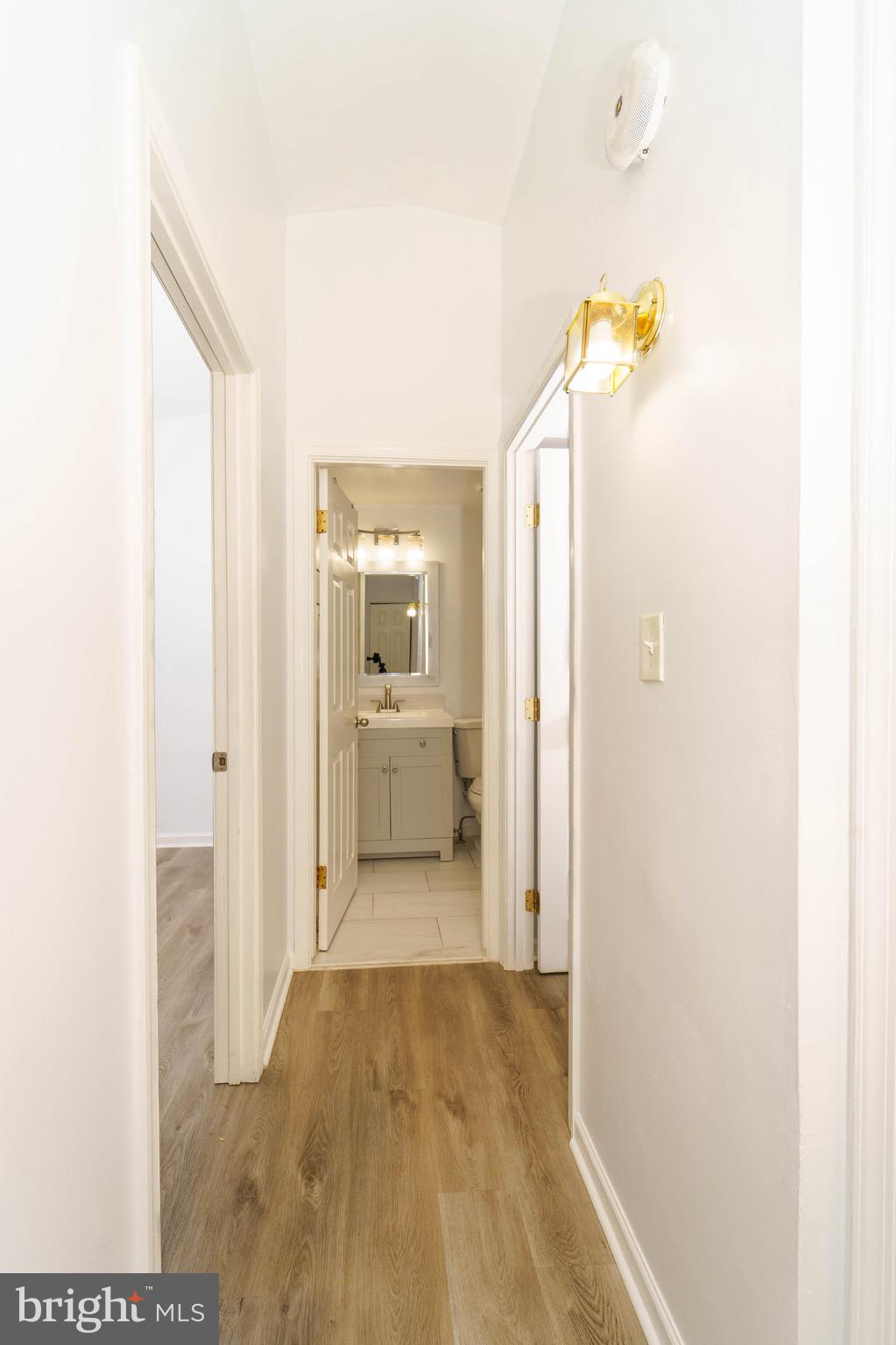 VILLAGE OF OAKLAND MILLS - Residential Lease