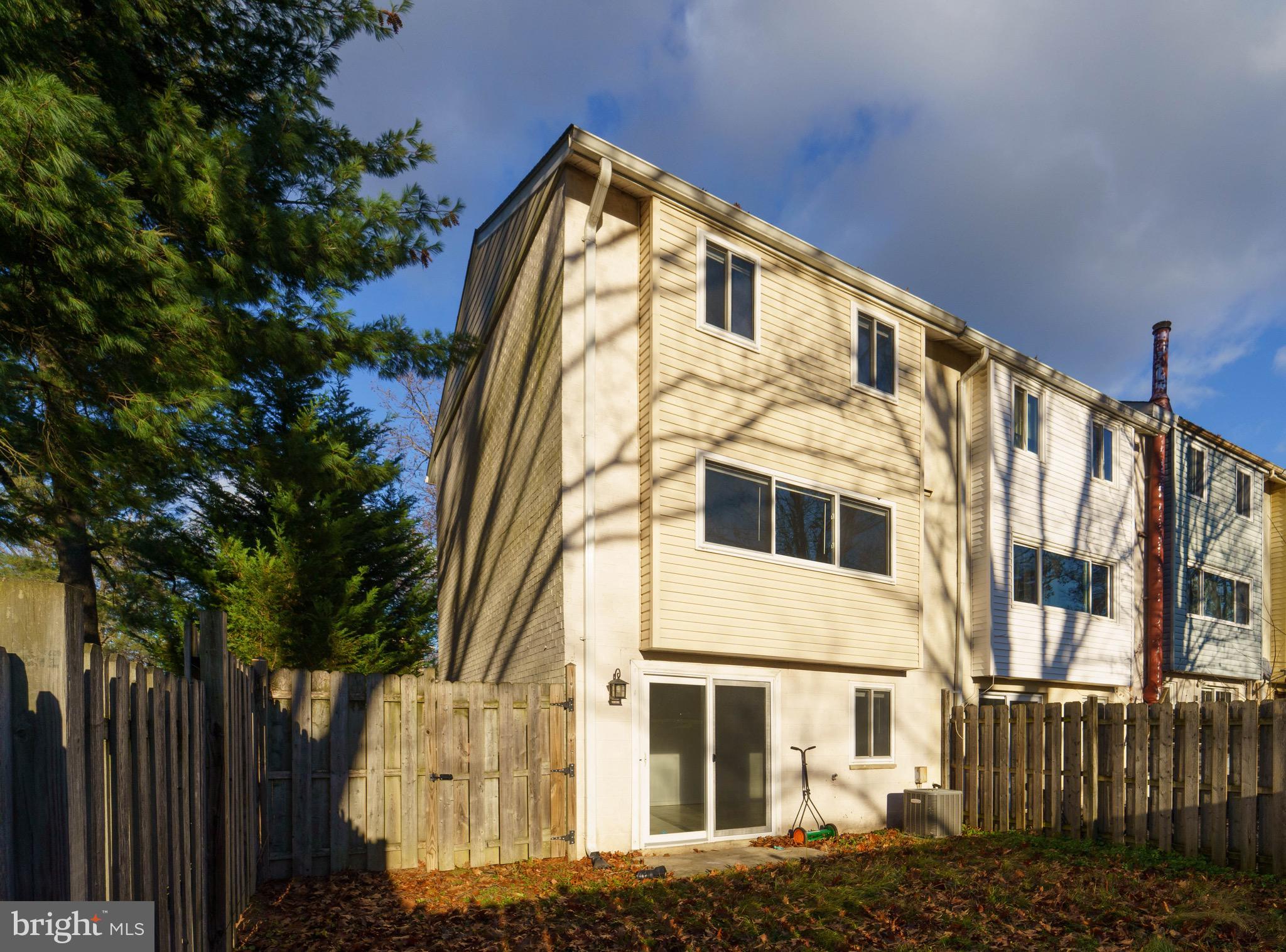 VILLAGE OF OAKLAND MILLS - Residential Lease