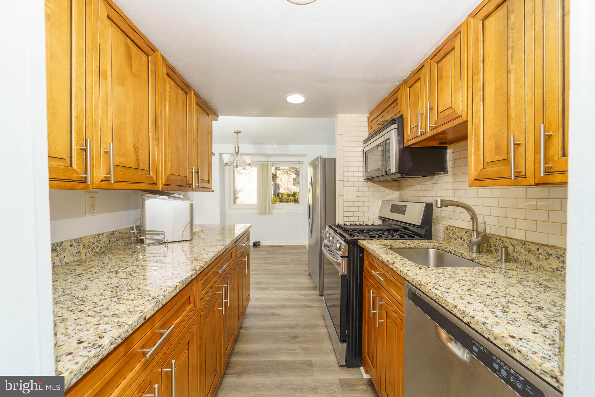 VILLAGE OF OAKLAND MILLS - Residential Lease