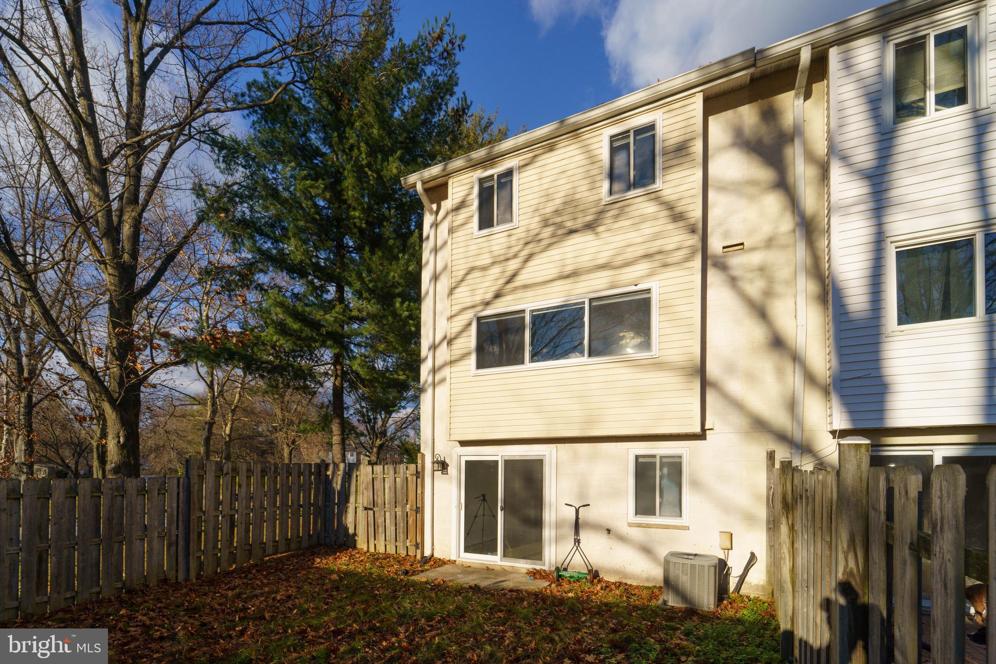 VILLAGE OF OAKLAND MILLS - Residential Lease