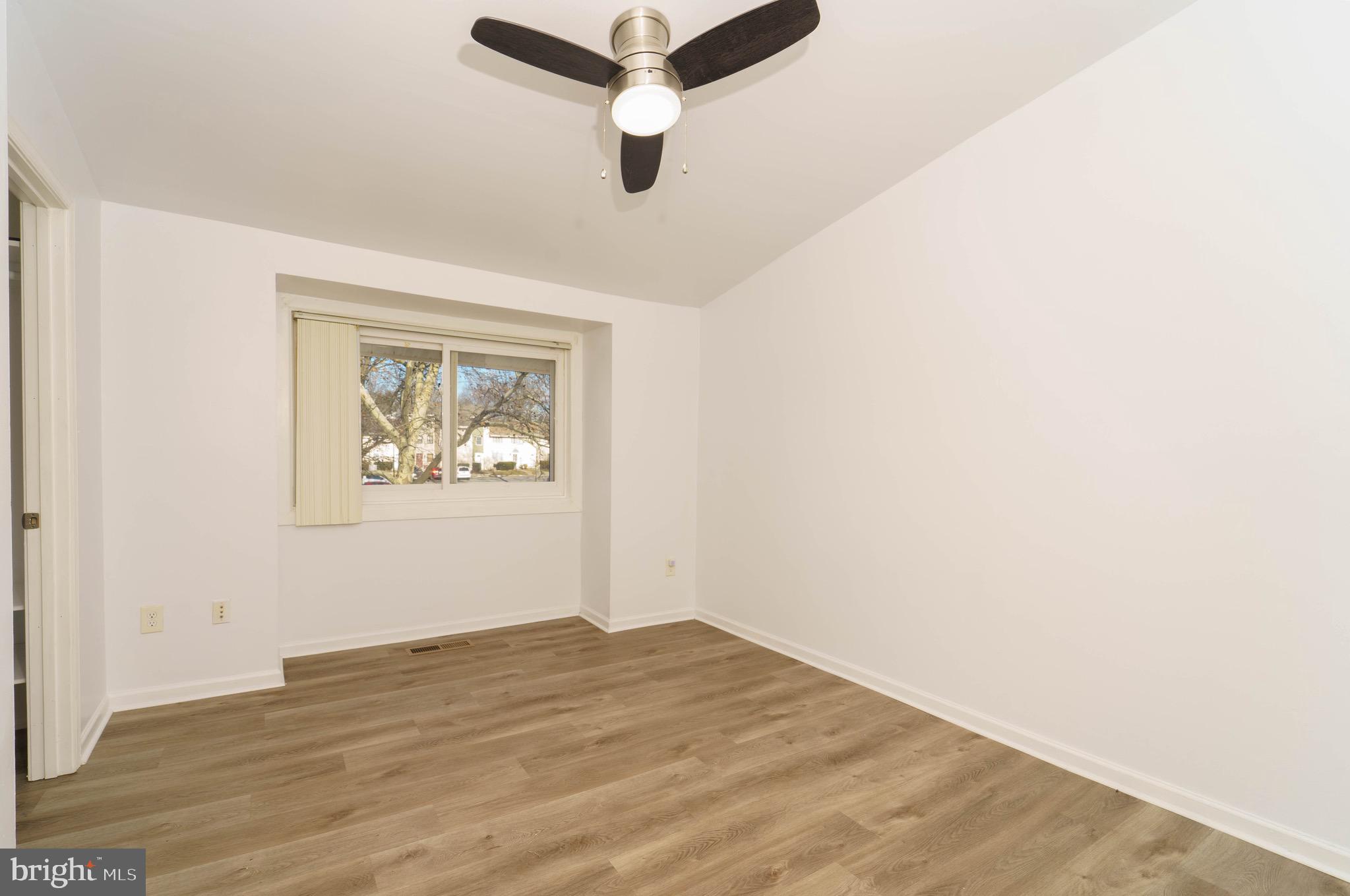 VILLAGE OF OAKLAND MILLS - Residential Lease