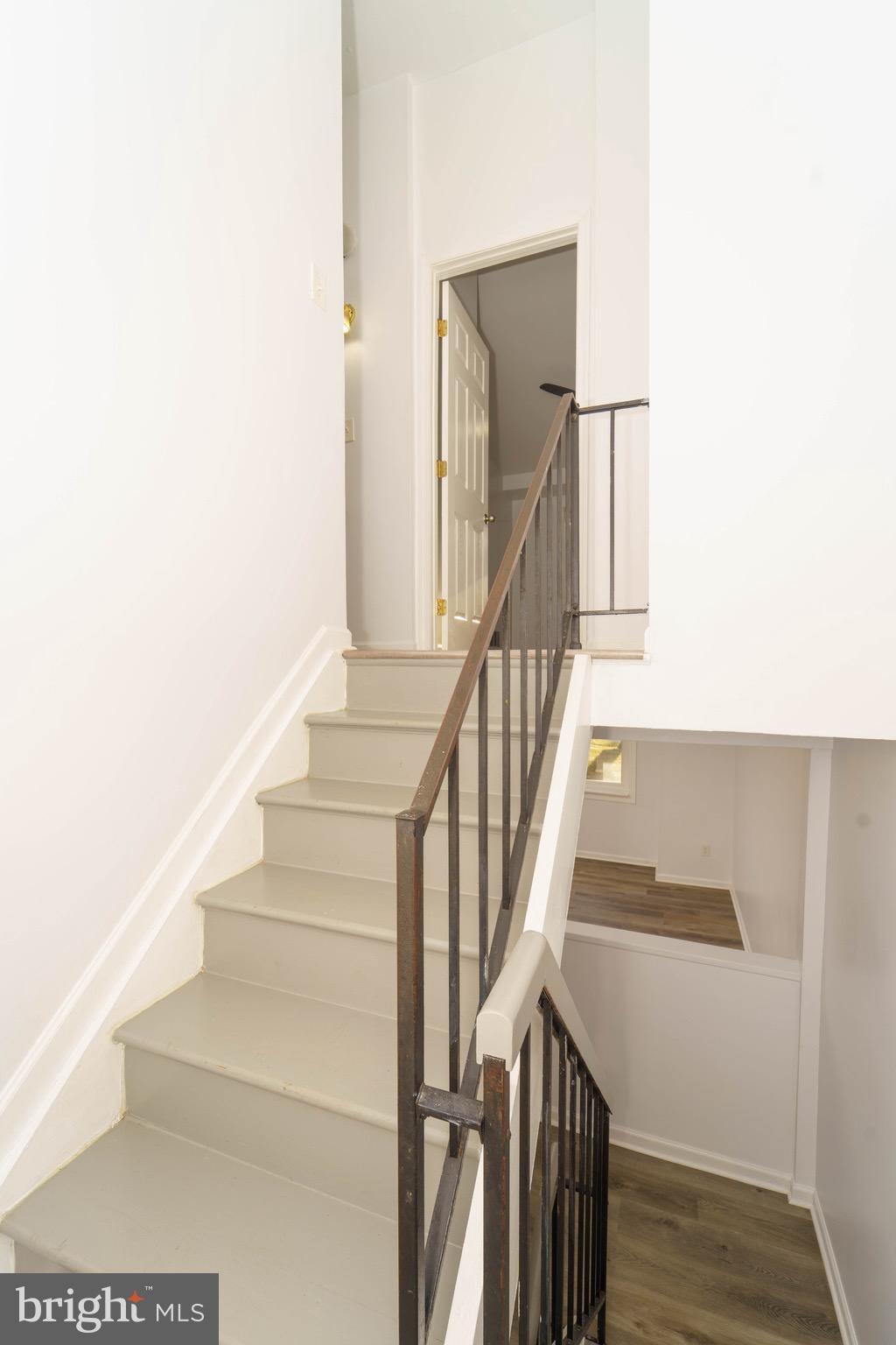 VILLAGE OF OAKLAND MILLS - Residential Lease