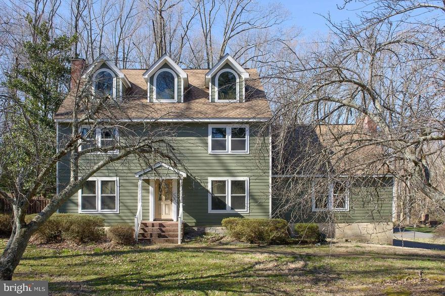 Investors and those looking to customize their dream home look no further! This 4+ living floor project home with 4 garage spaces has demolition completed and is awaiting a buyer to complete construction. Located in Epping Forest on a huge one acre + lot with wooded views. The community features deep water boat slips, pool, playground, tennis, and stables.