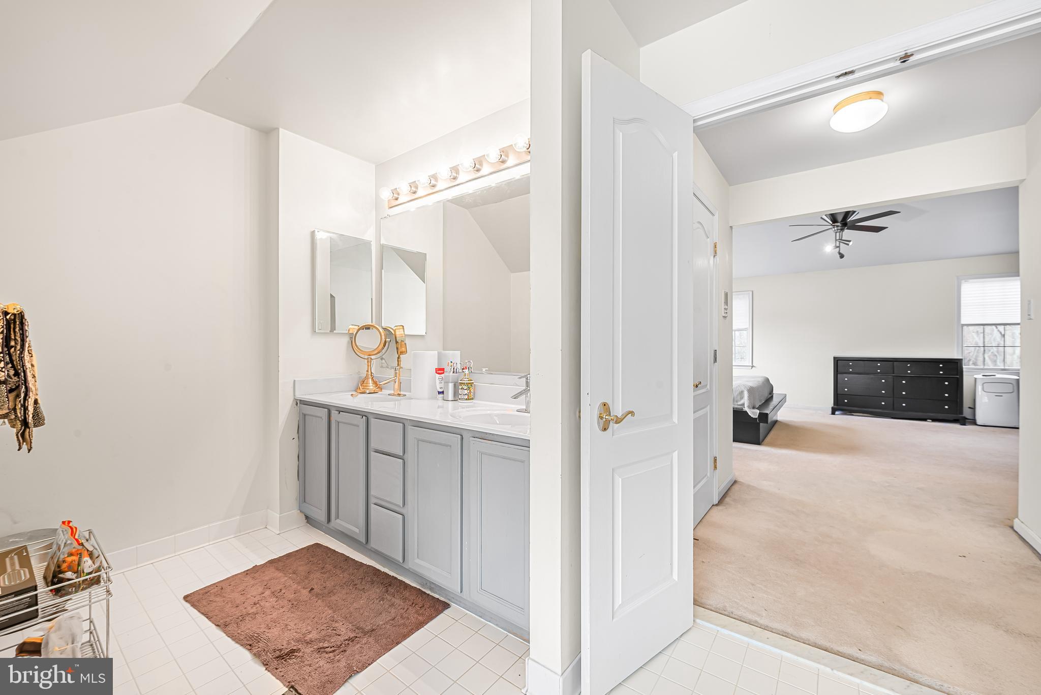 VILLAGE OF RIVER HILL - Residential