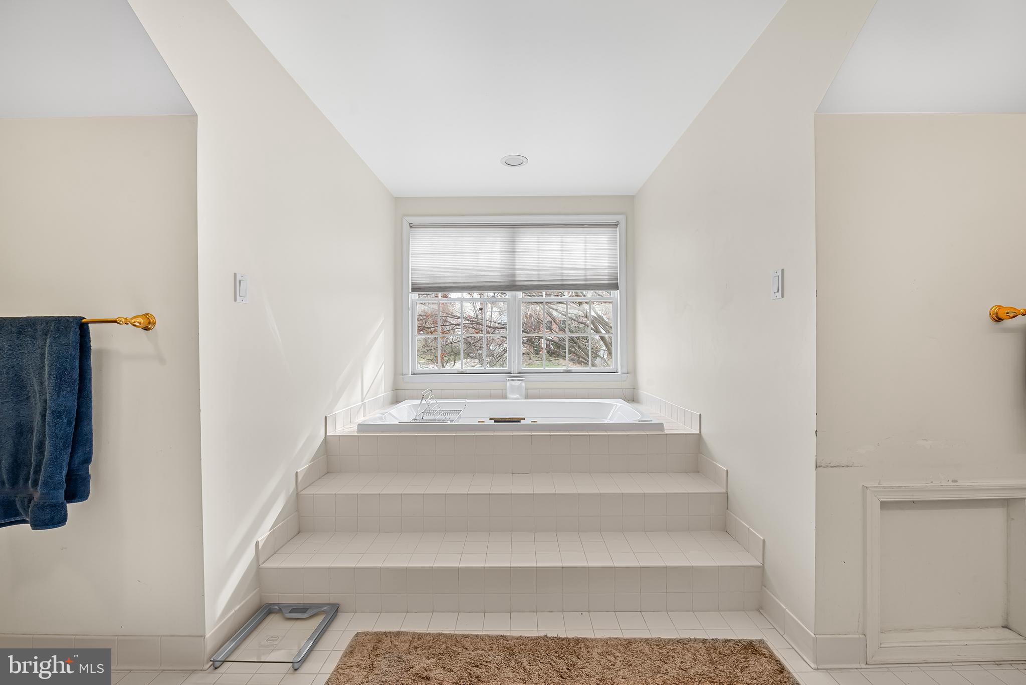 VILLAGE OF RIVER HILL - Residential