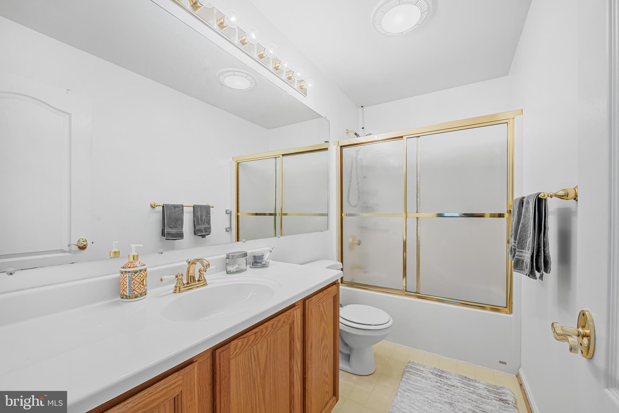 VILLAGE OF RIVER HILL - Residential