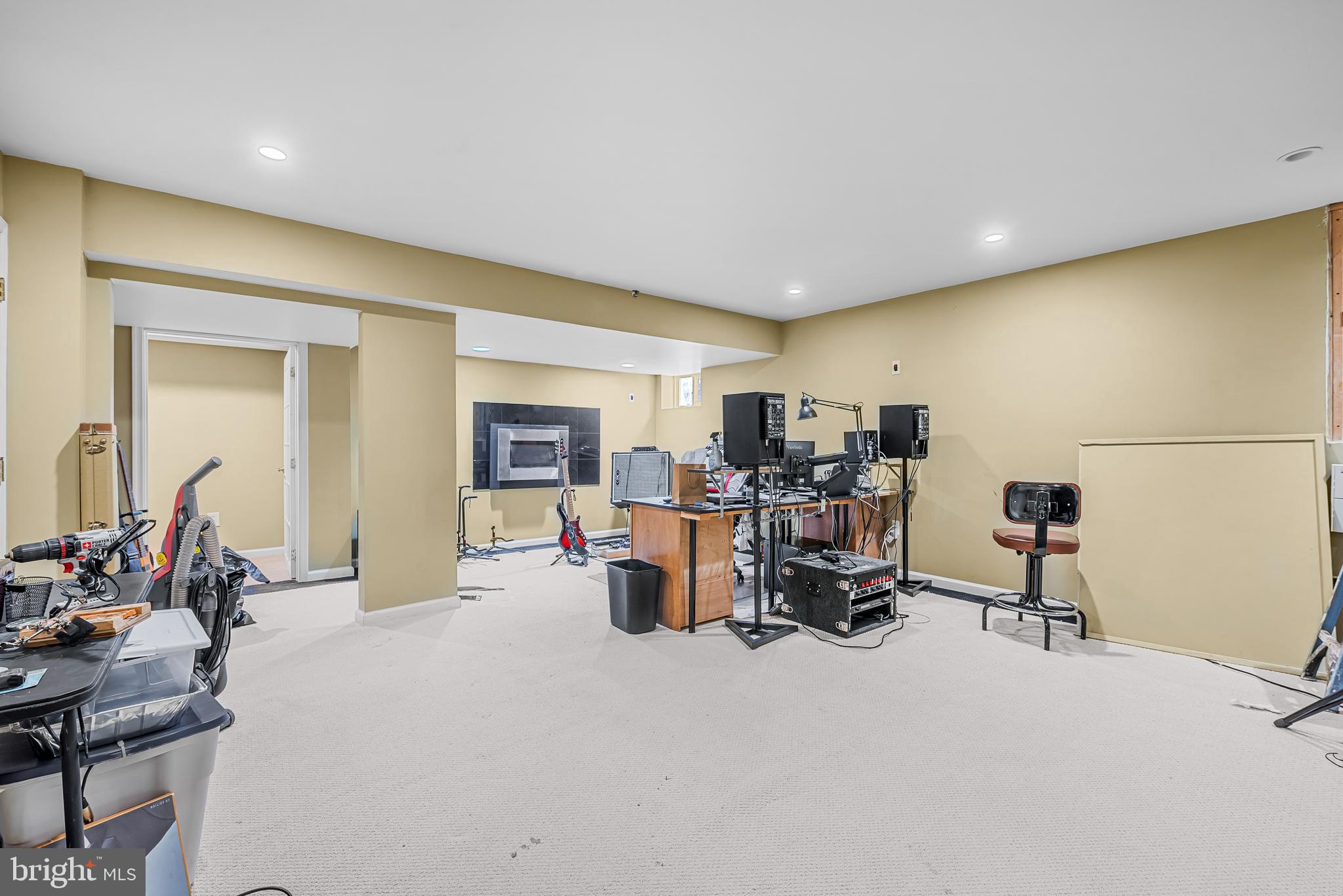 VILLAGE OF RIVER HILL - Residential