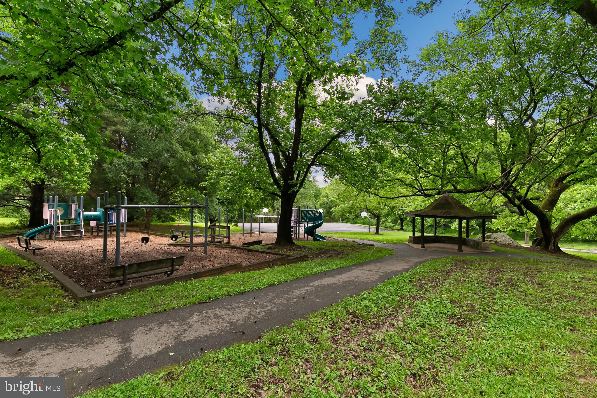 BROOKEVILLE KNOLLS - Residential
