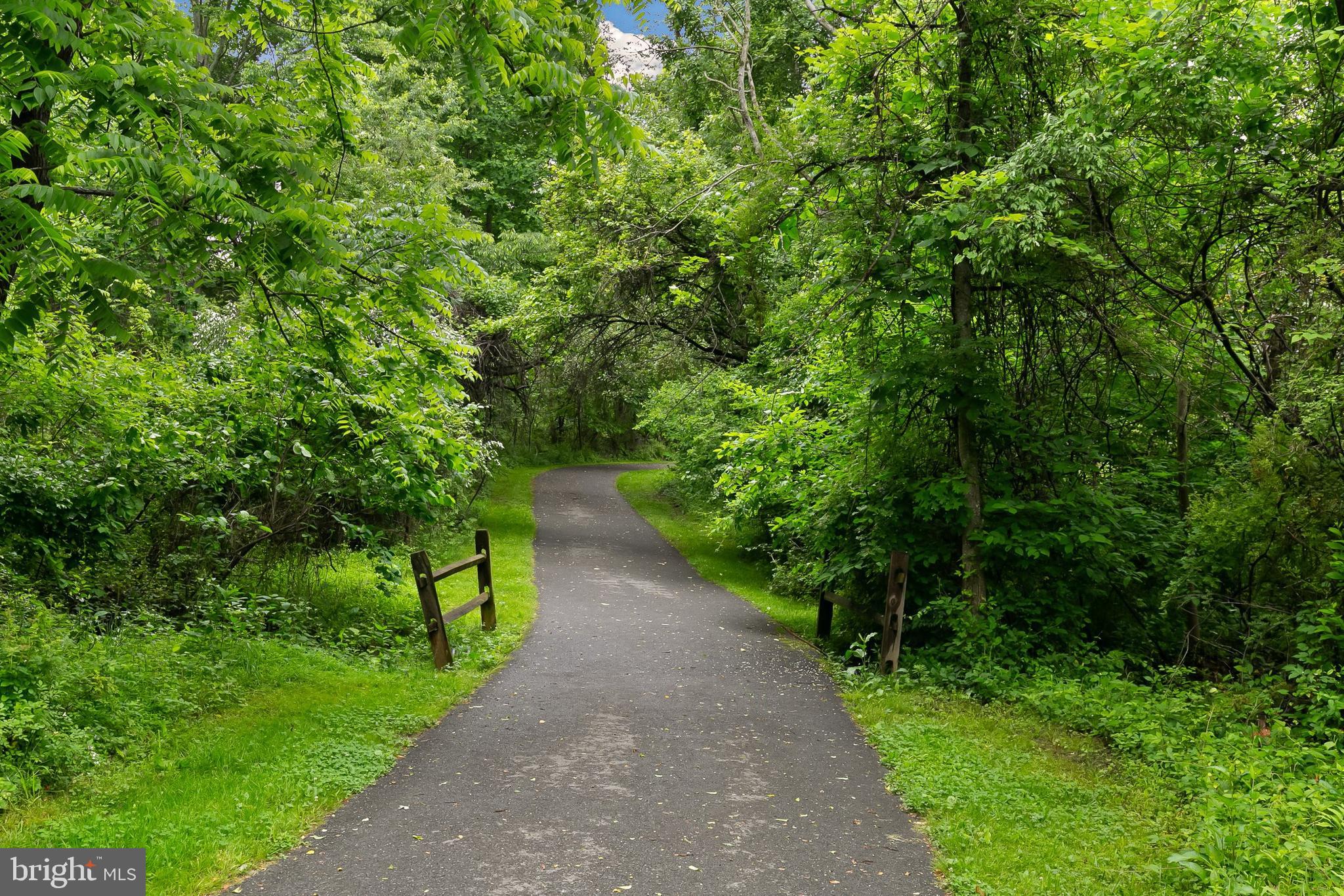 BROOKEVILLE KNOLLS - Residential