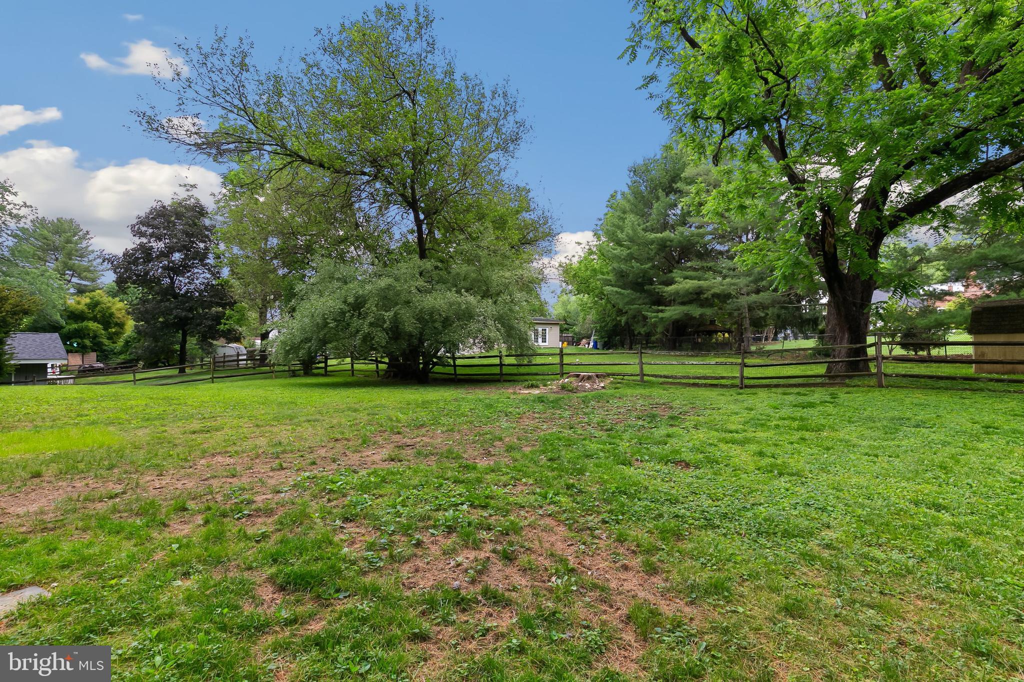 BROOKEVILLE KNOLLS - Residential