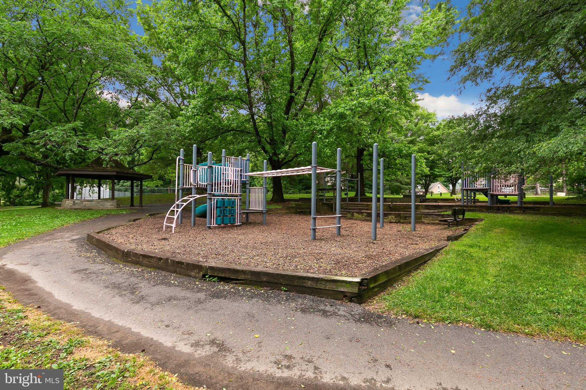 BROOKEVILLE KNOLLS - Residential