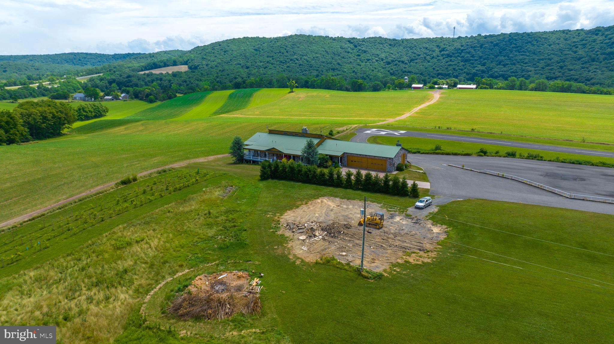 600, 650, 656 AIRPORT DRIVE