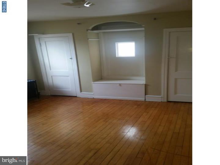PORT RICHMOND - Commercial Sale