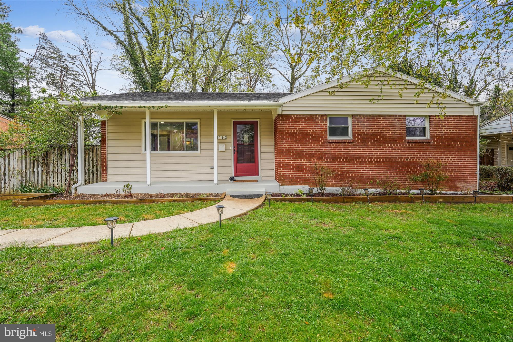 ENGLISH MANOR - Residential