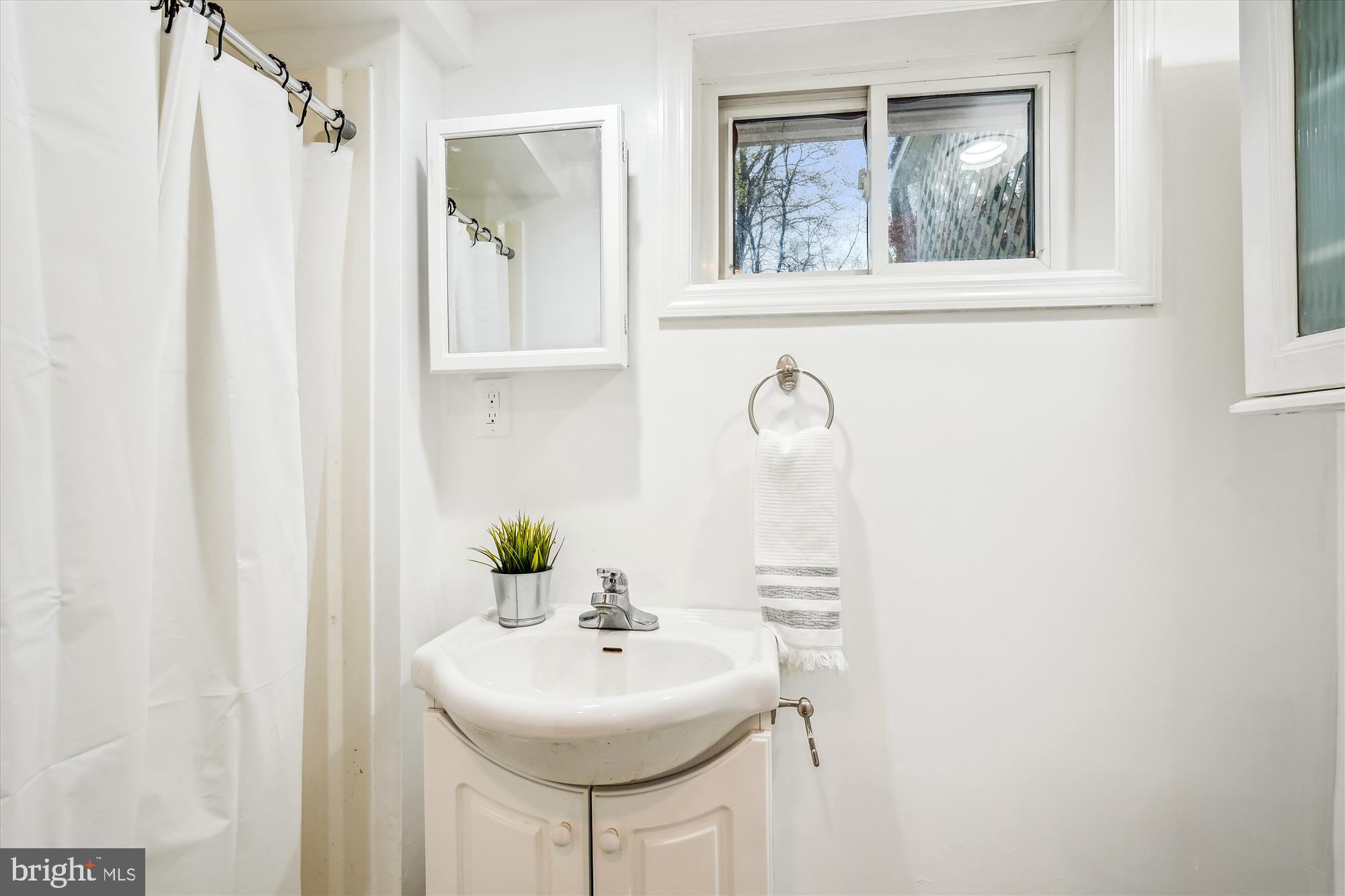 ENGLISH MANOR - Residential