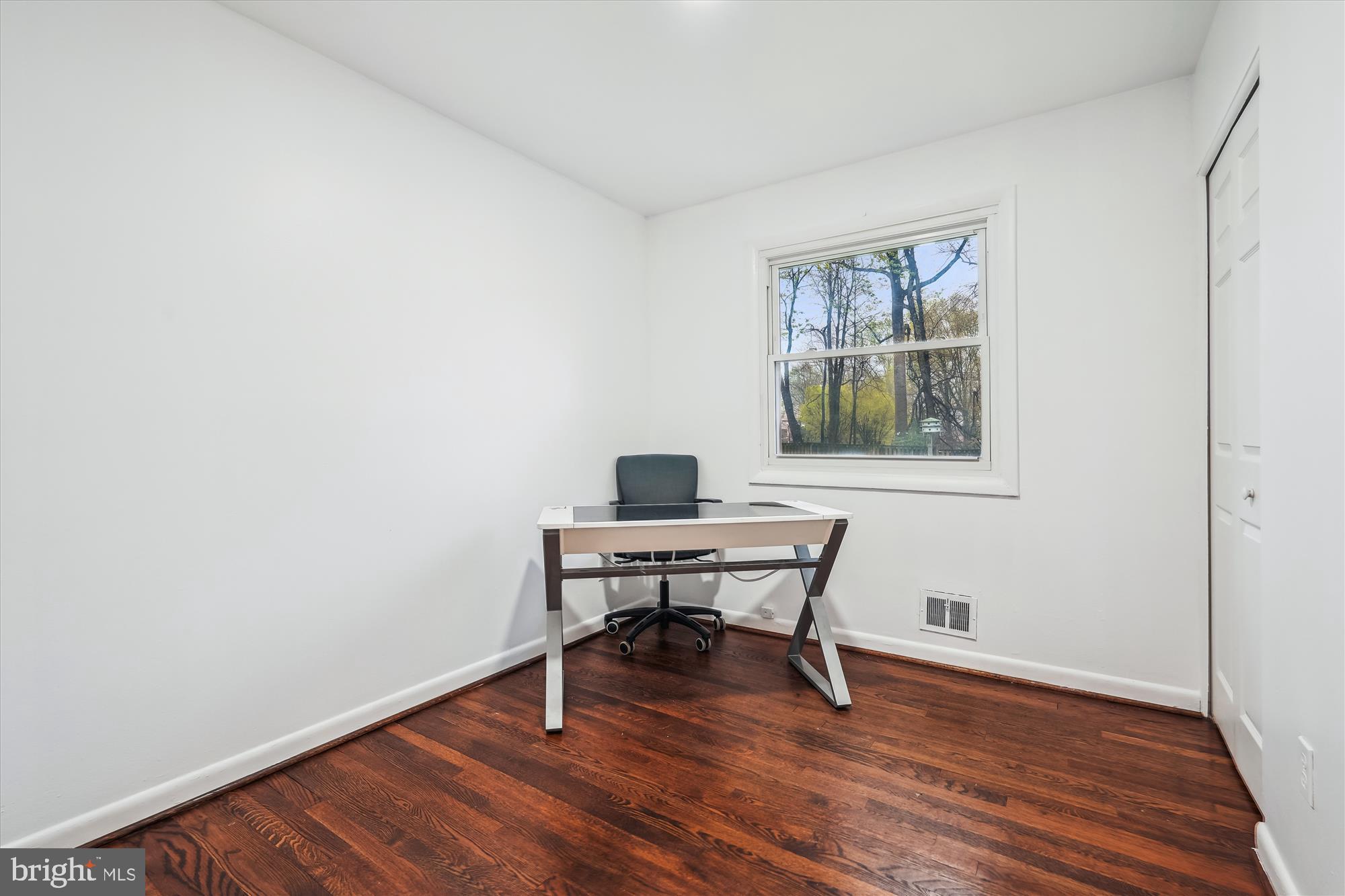 ENGLISH MANOR - Residential