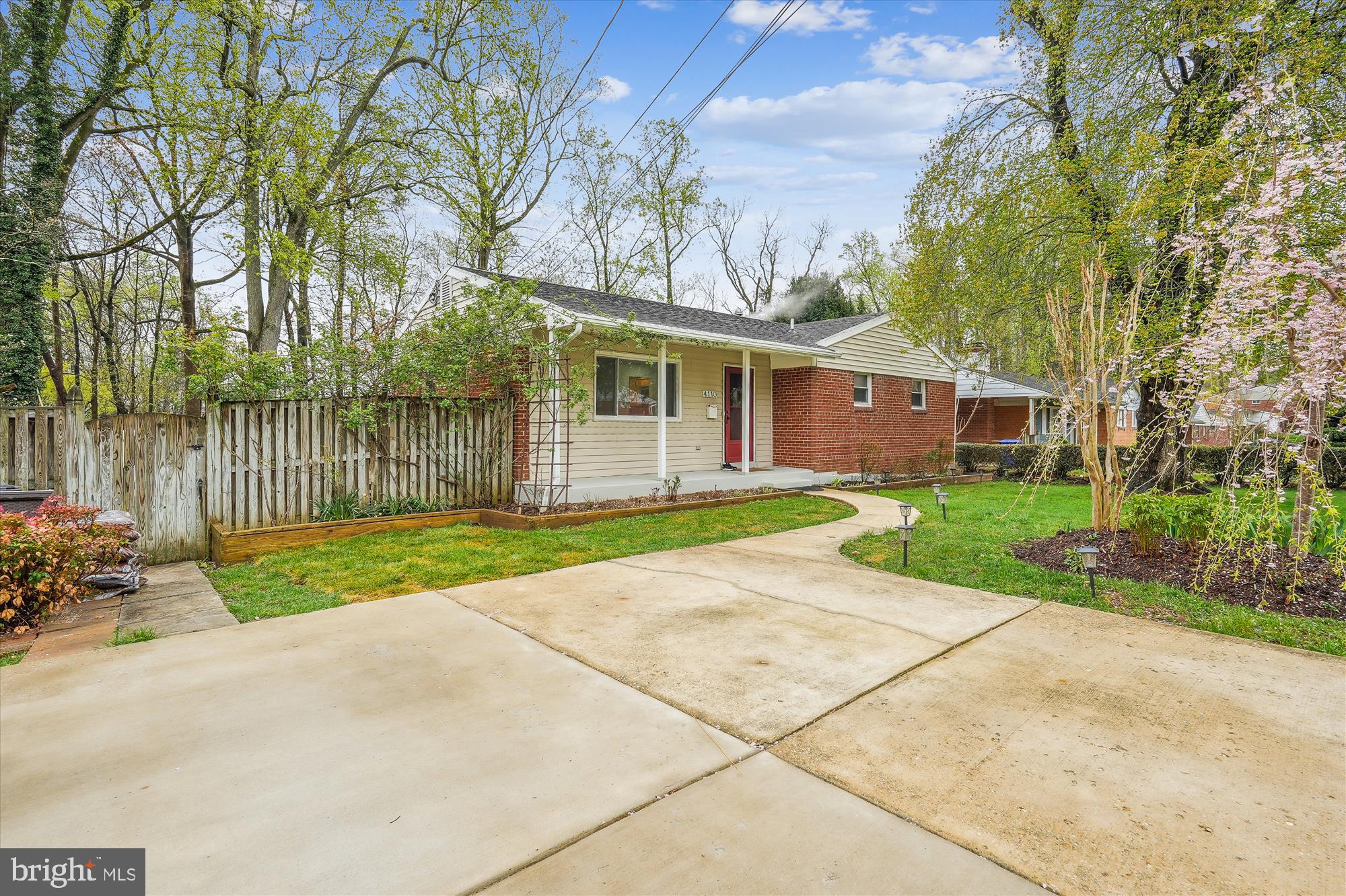 ENGLISH MANOR - Residential