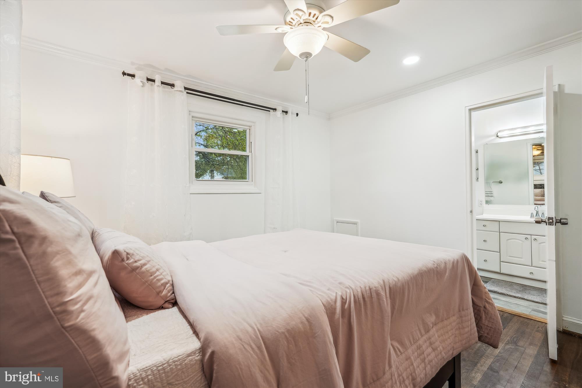 ENGLISH MANOR - Residential