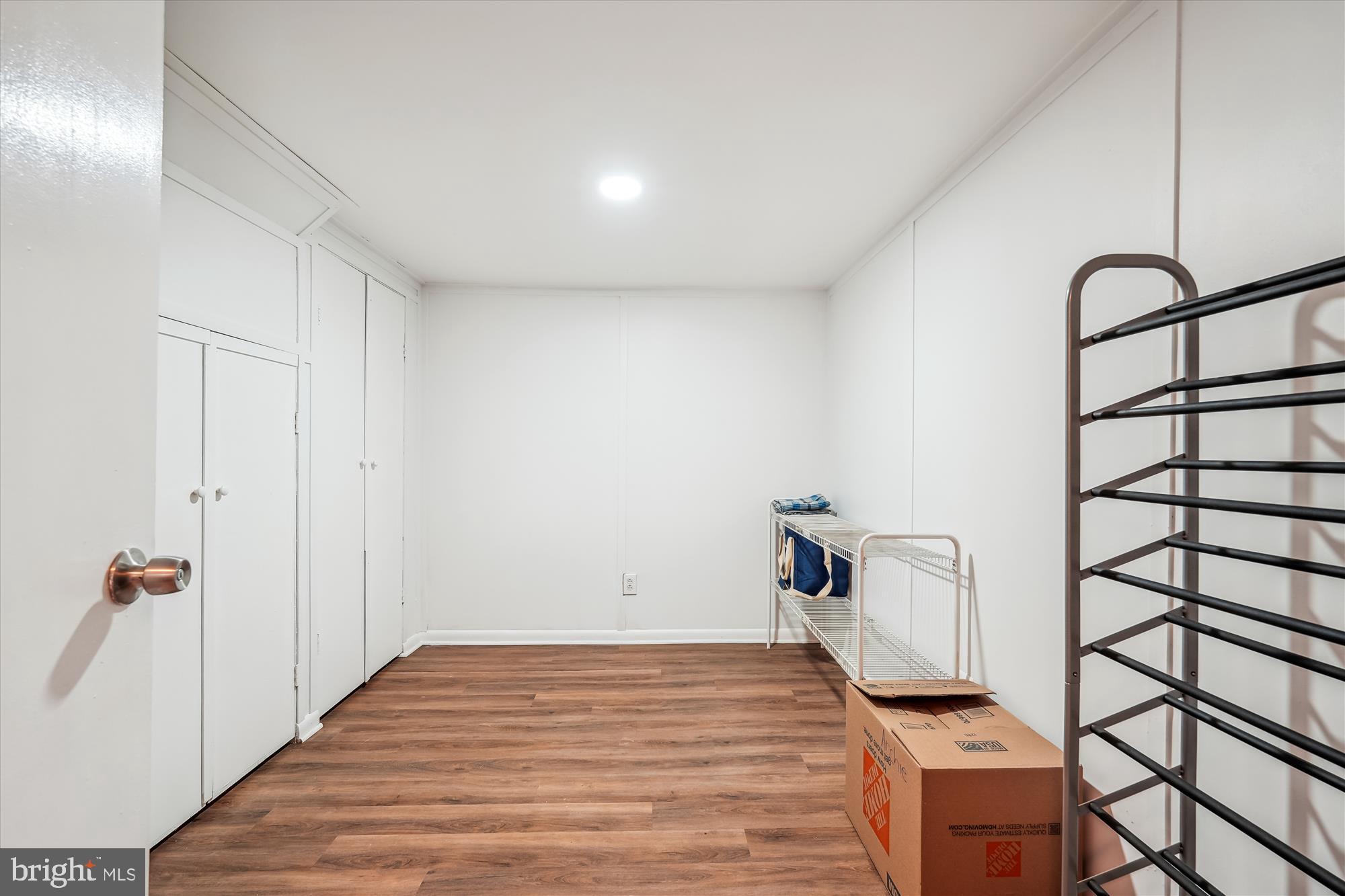 ENGLISH MANOR - Residential