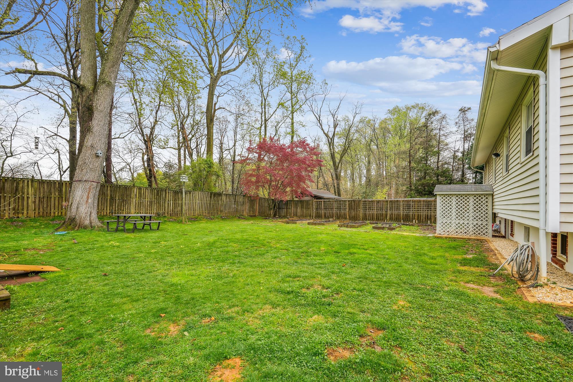 ENGLISH MANOR - Residential