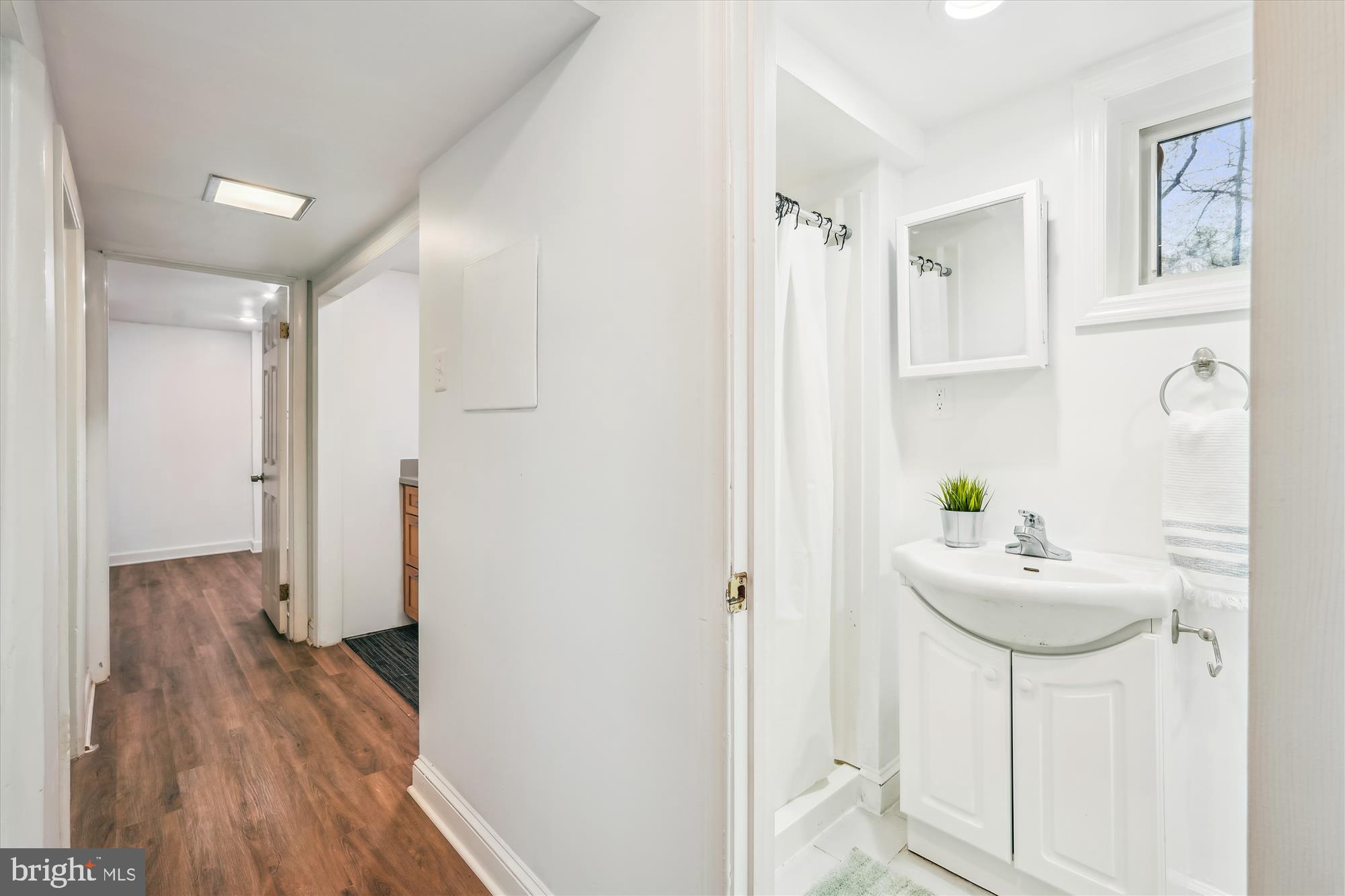 ENGLISH MANOR - Residential