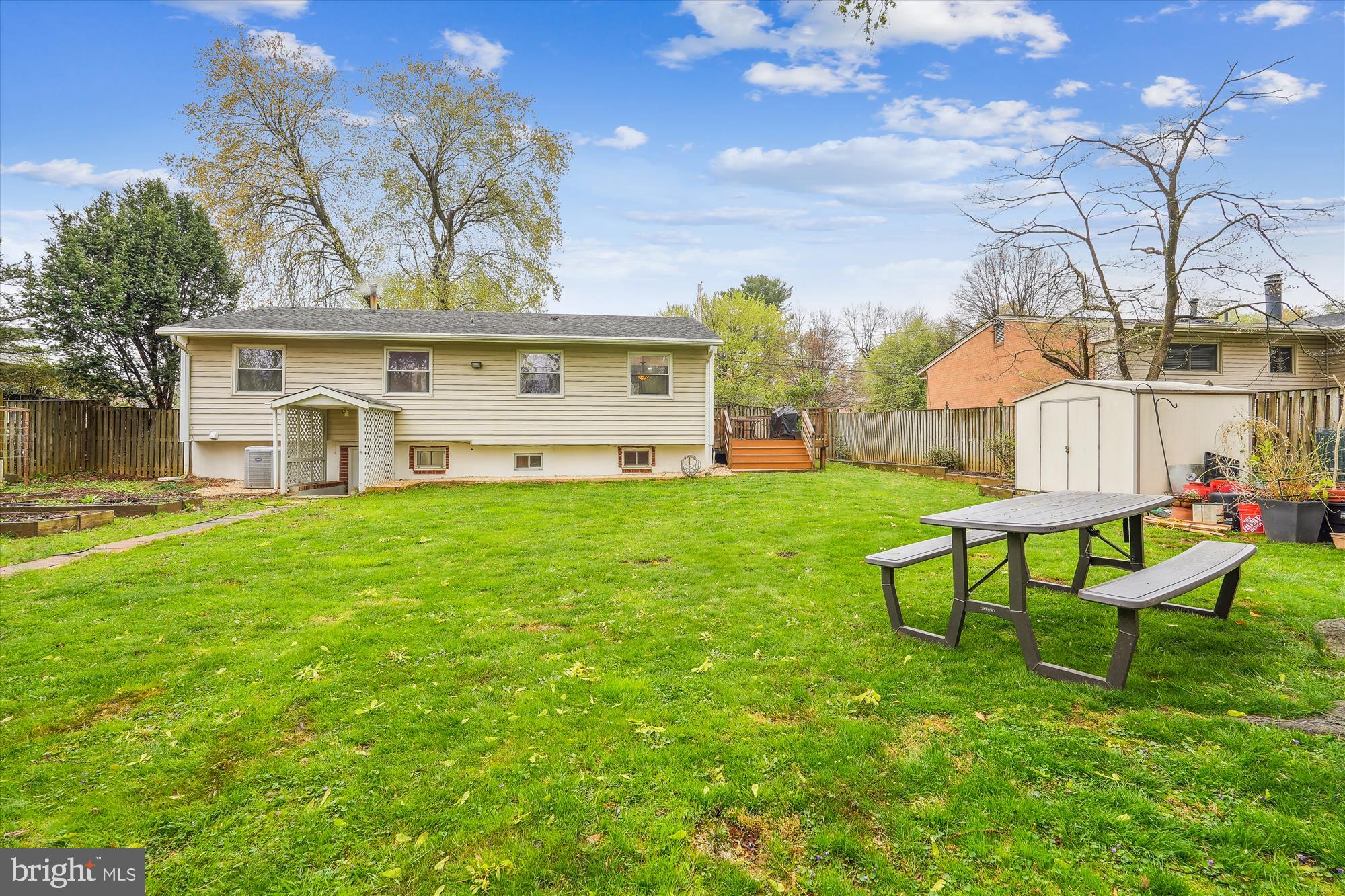 ENGLISH MANOR - Residential