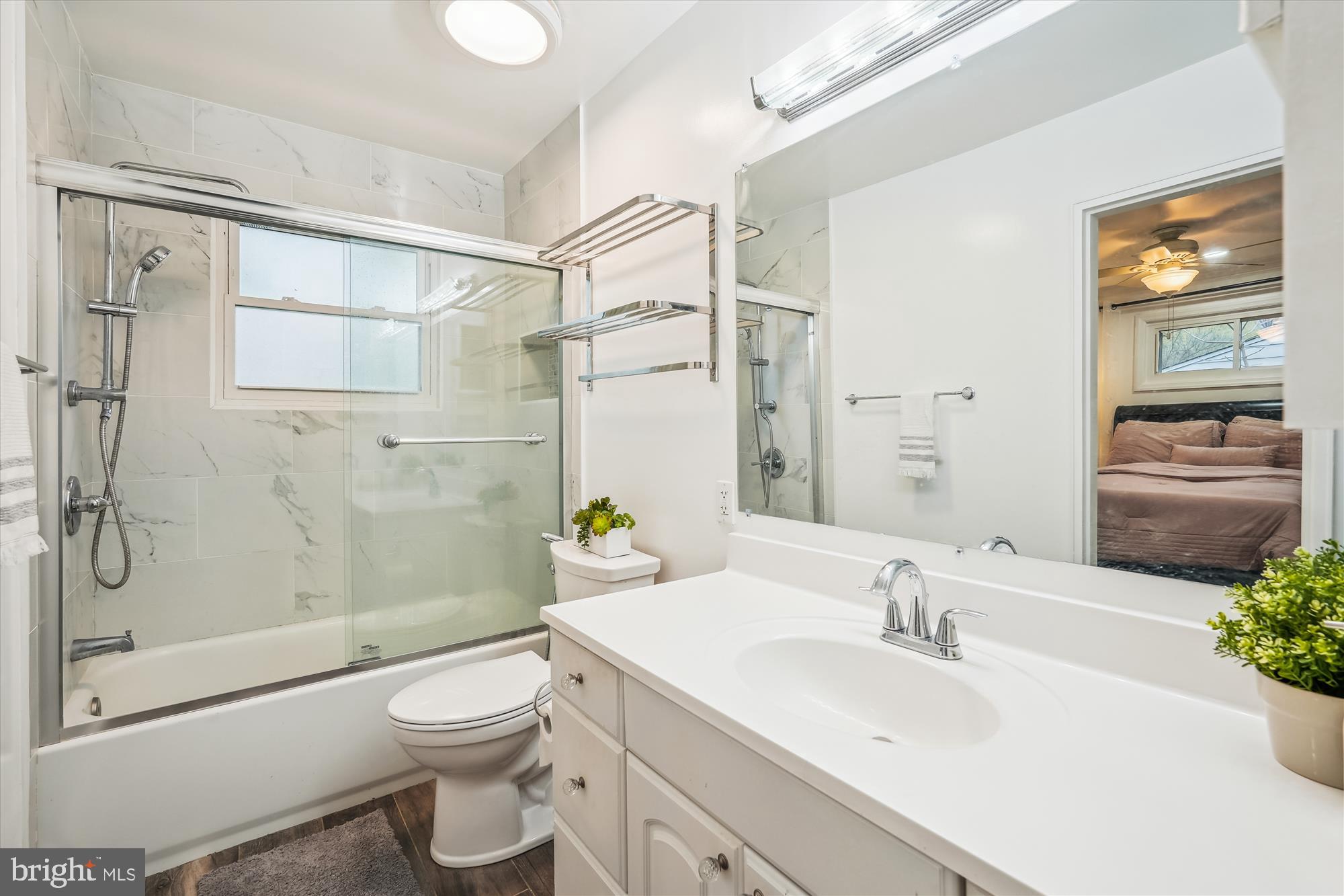 ENGLISH MANOR - Residential