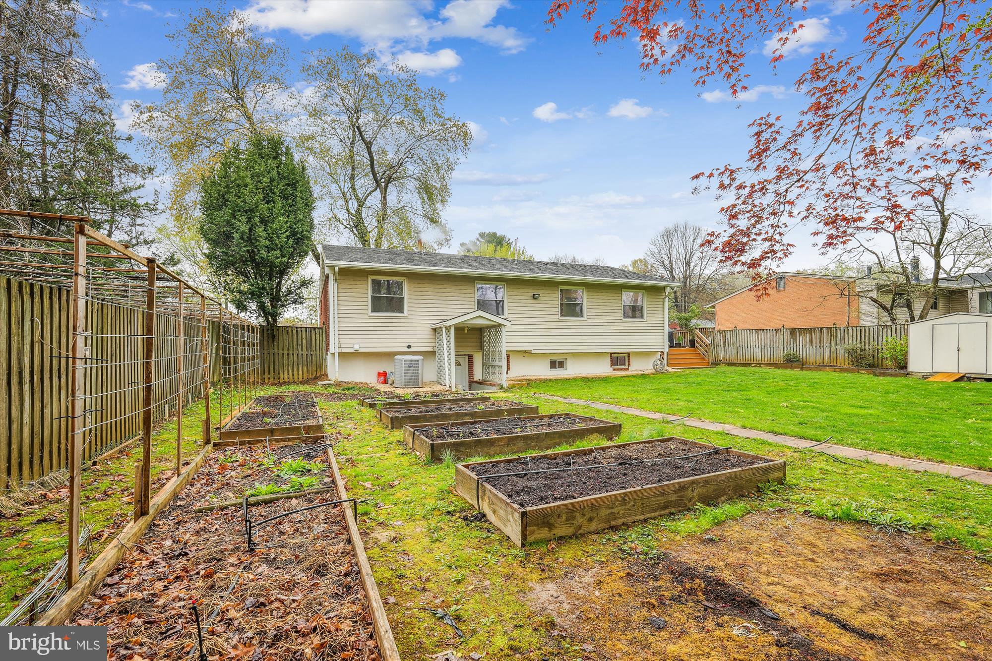 ENGLISH MANOR - Residential