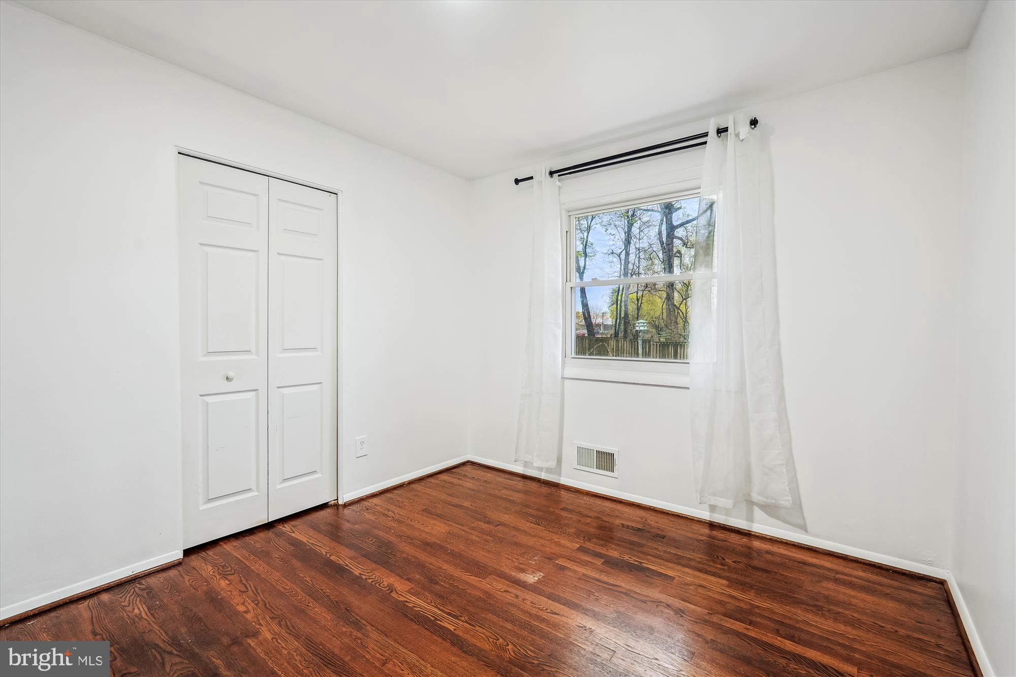 ENGLISH MANOR - Residential