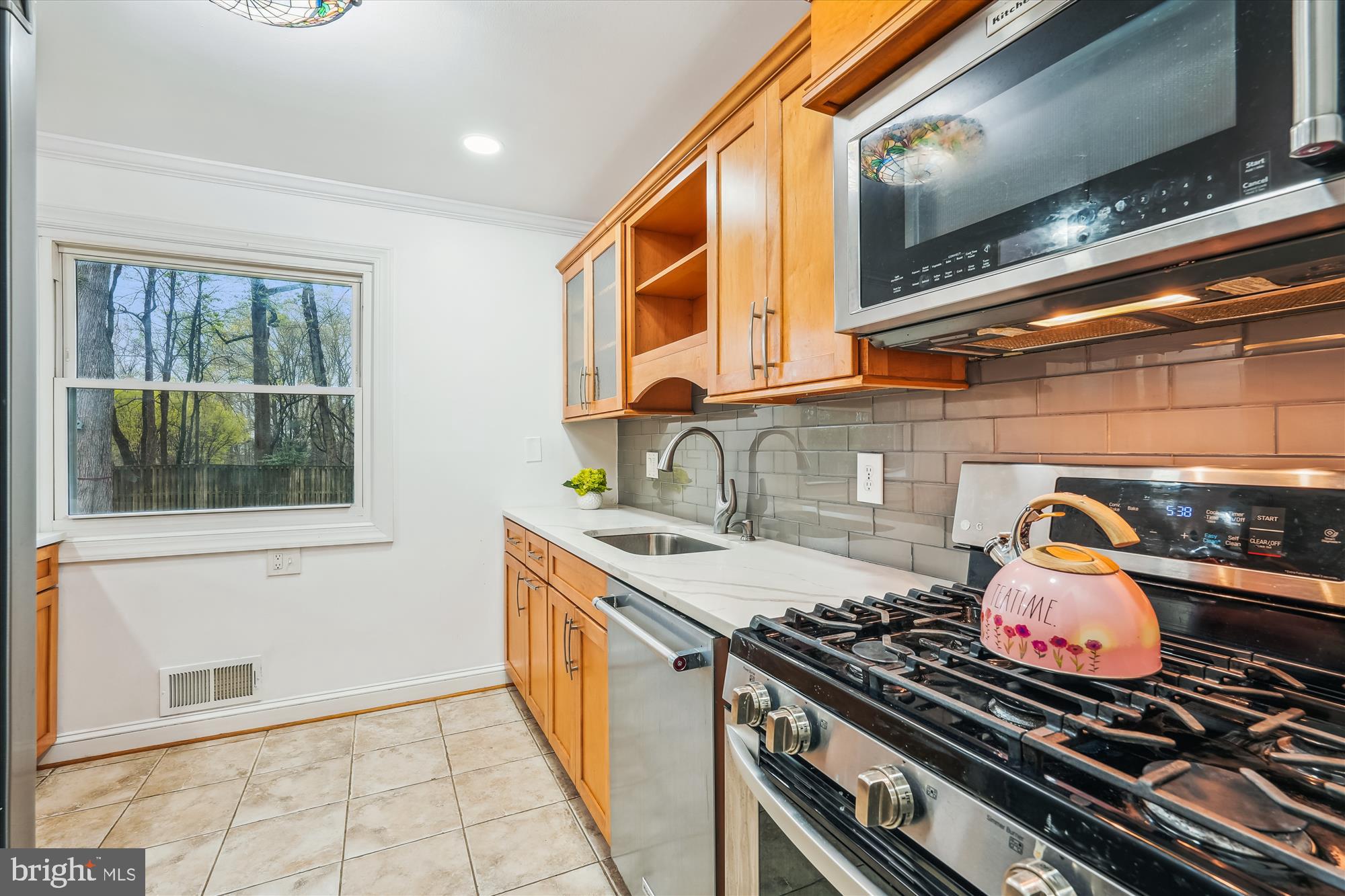 ENGLISH MANOR - Residential