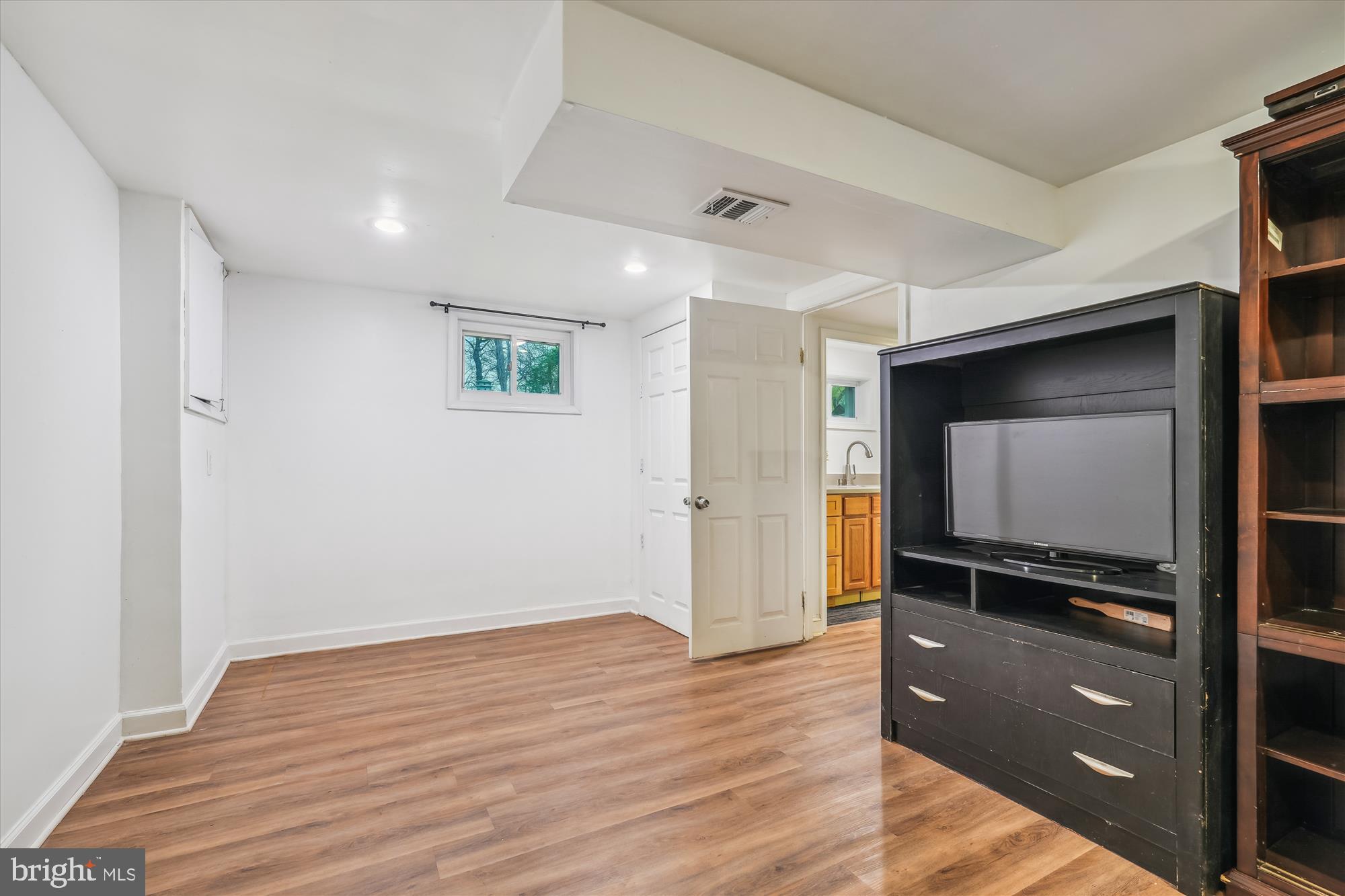 ENGLISH MANOR - Residential