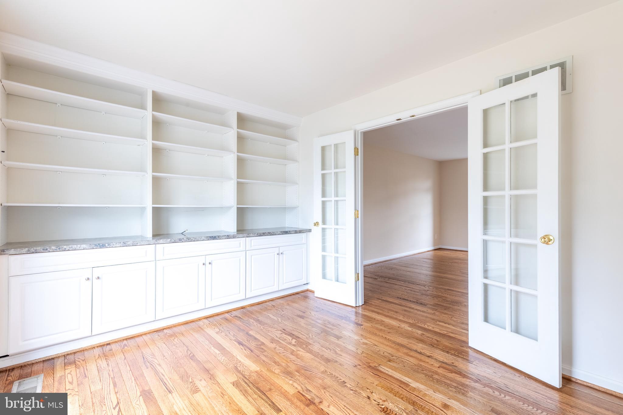 MIDDLE RUN CROSSIN - Residential