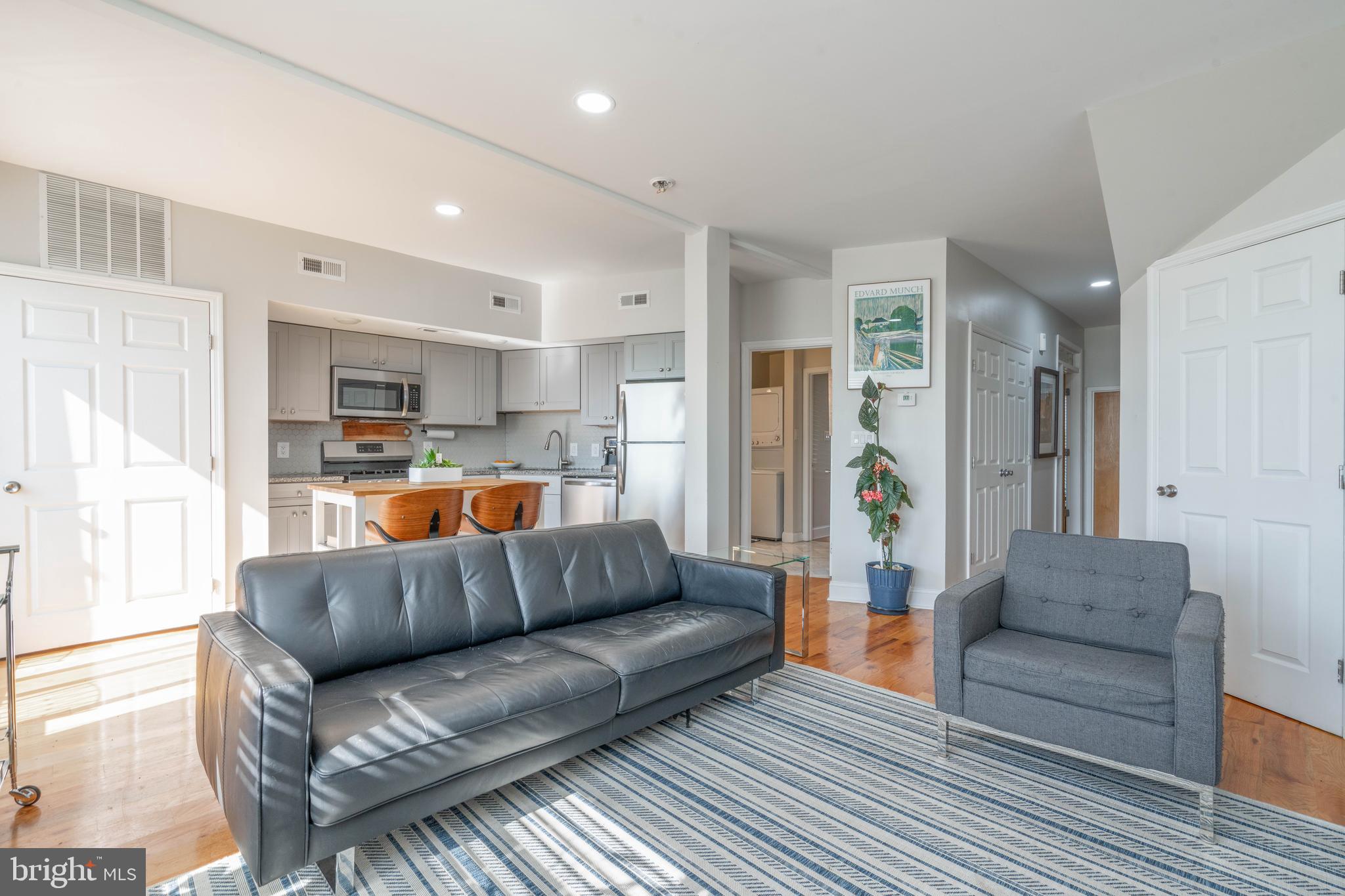 OLD CITY - Residential Income