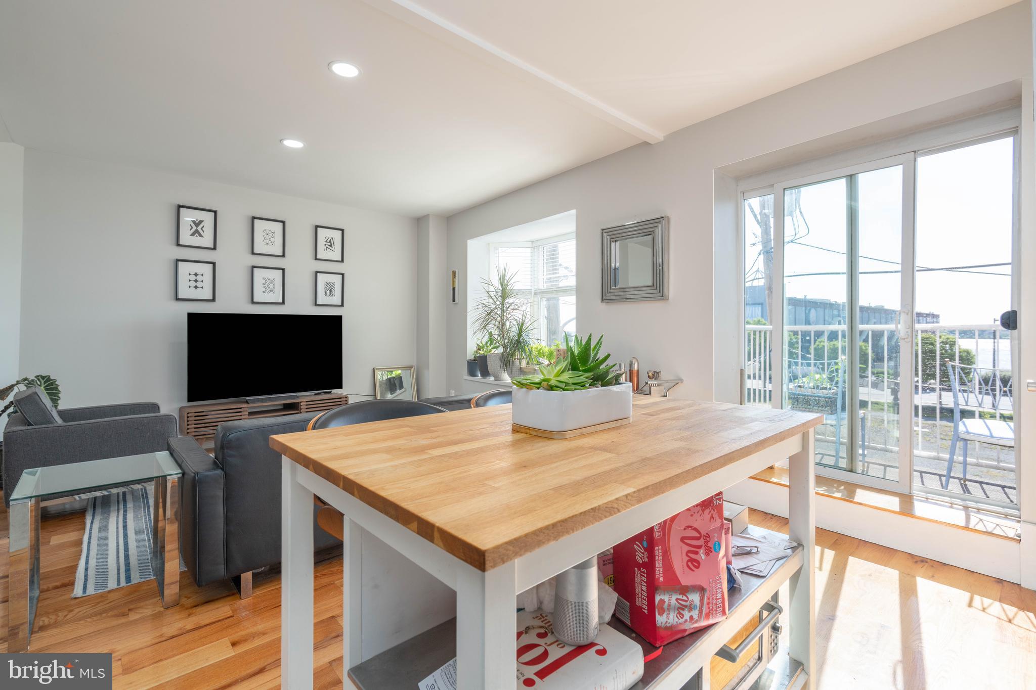 OLD CITY - Residential Income