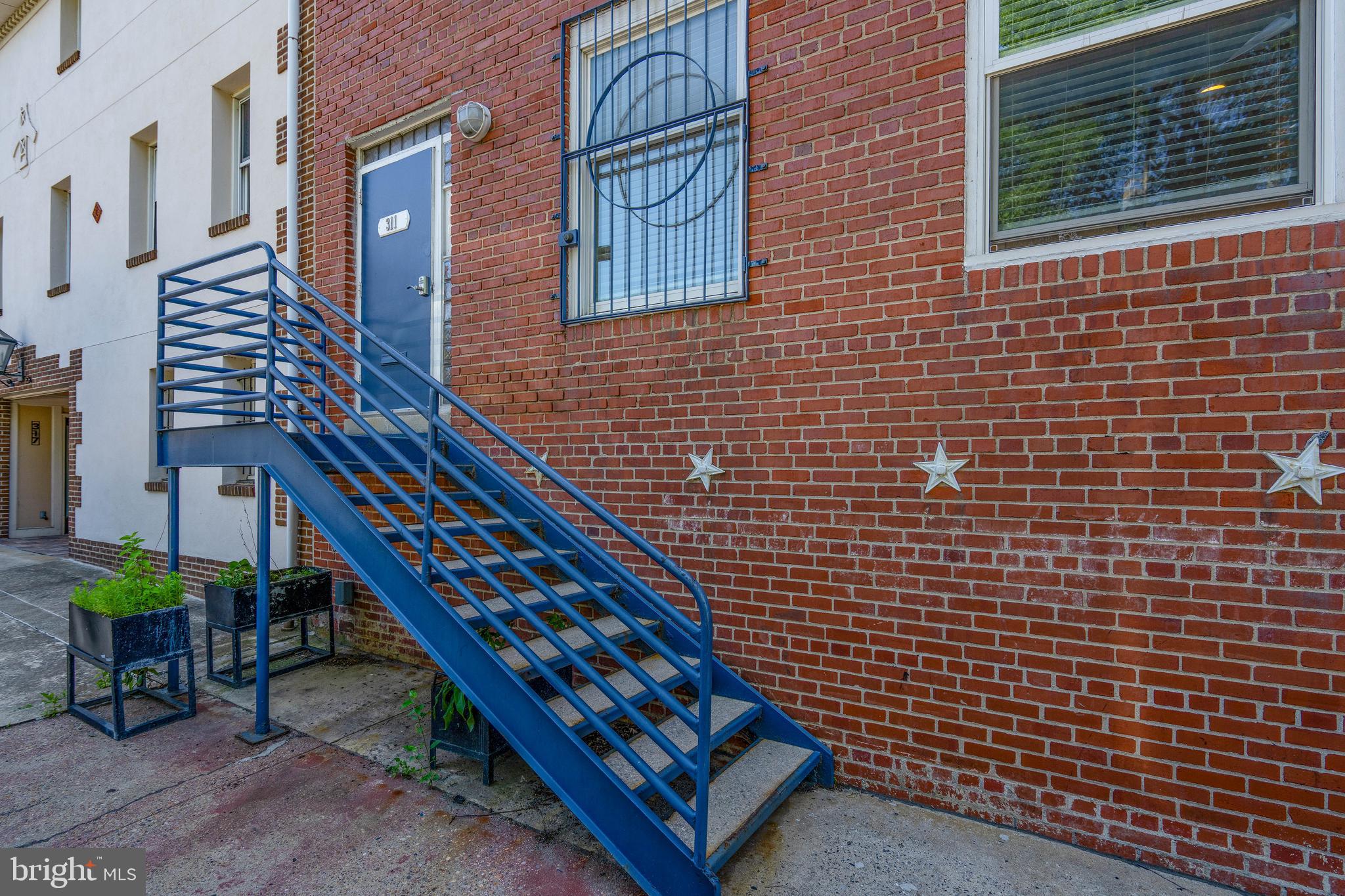 OLD CITY - Residential Income