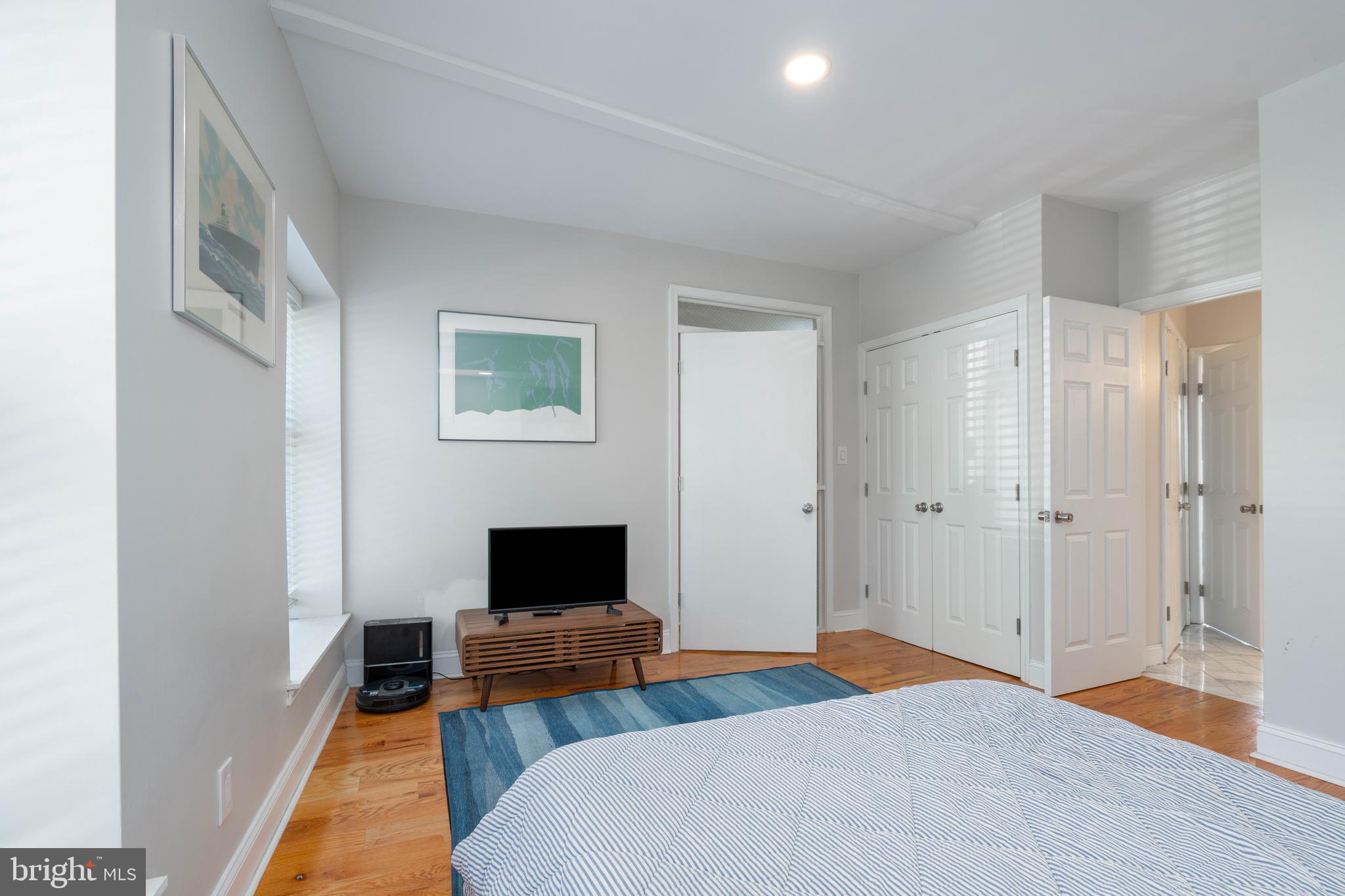 OLD CITY - Residential Income