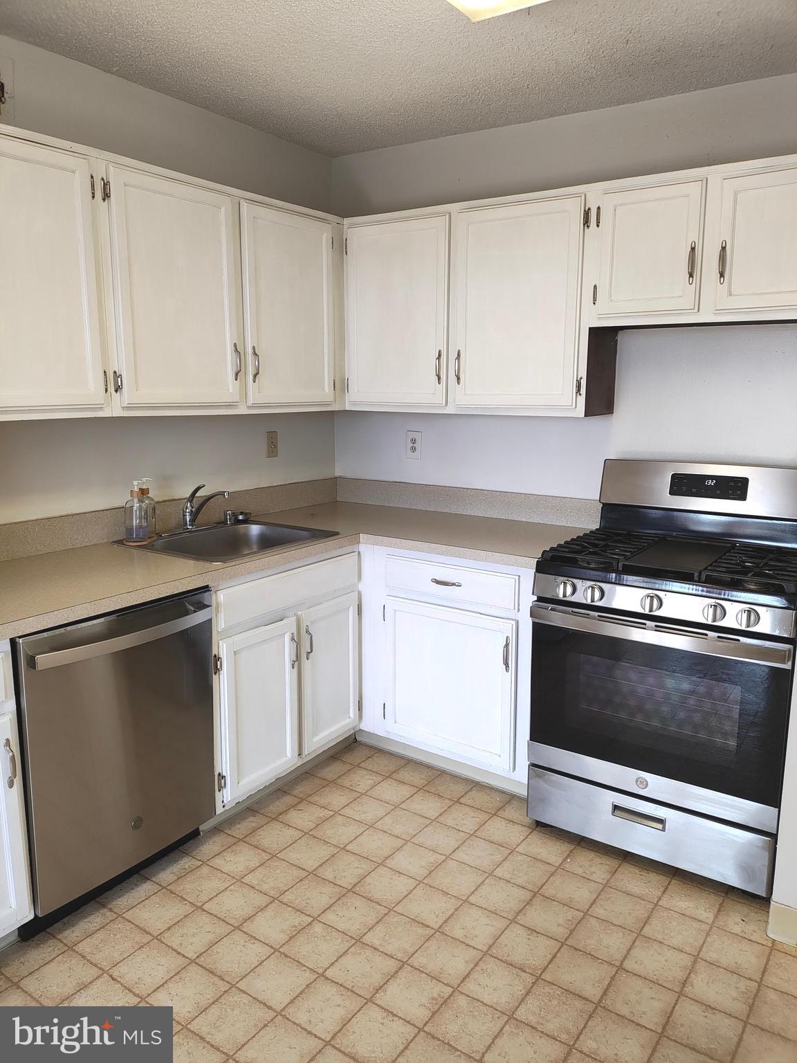 PROMENADE TOWERS - Residential Lease