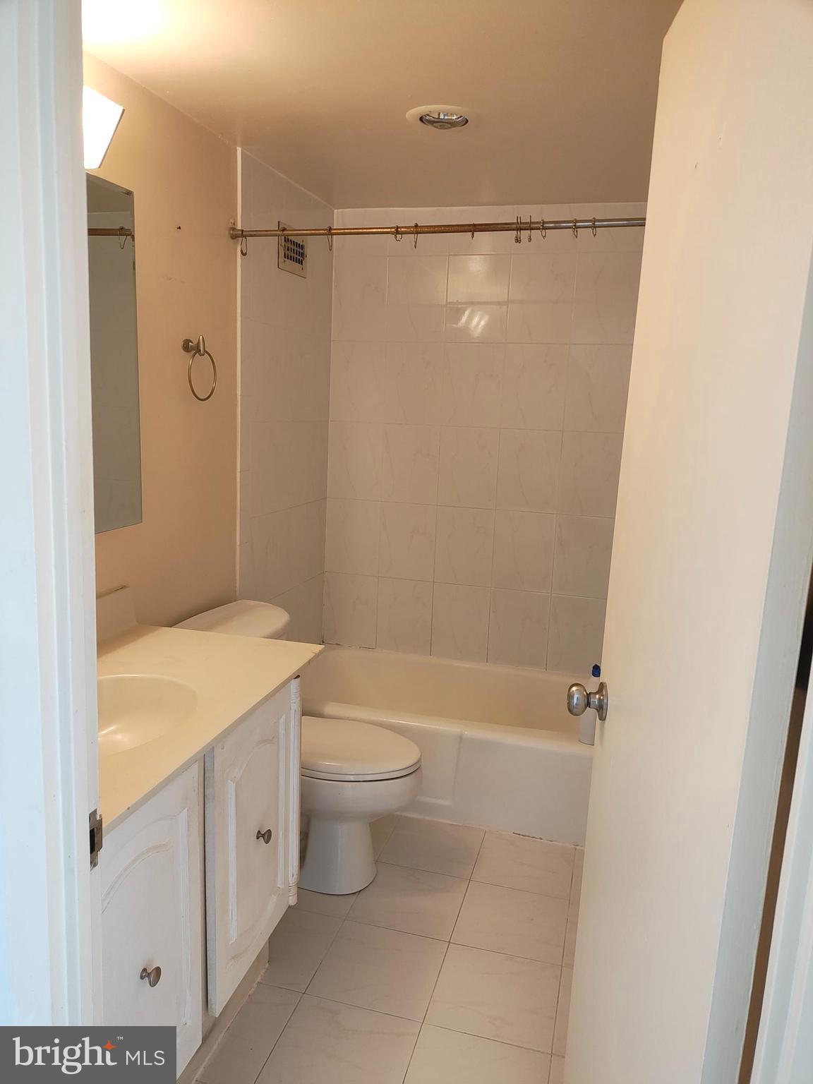 PROMENADE TOWERS - Residential Lease