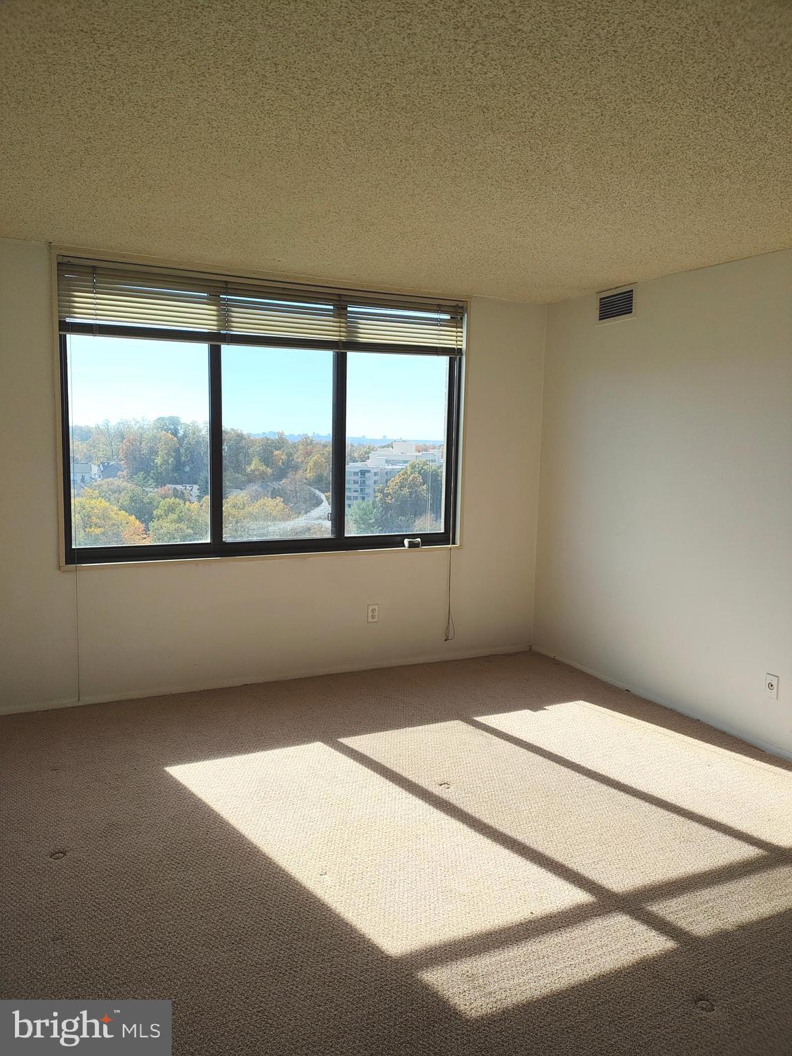 PROMENADE TOWERS - Residential Lease